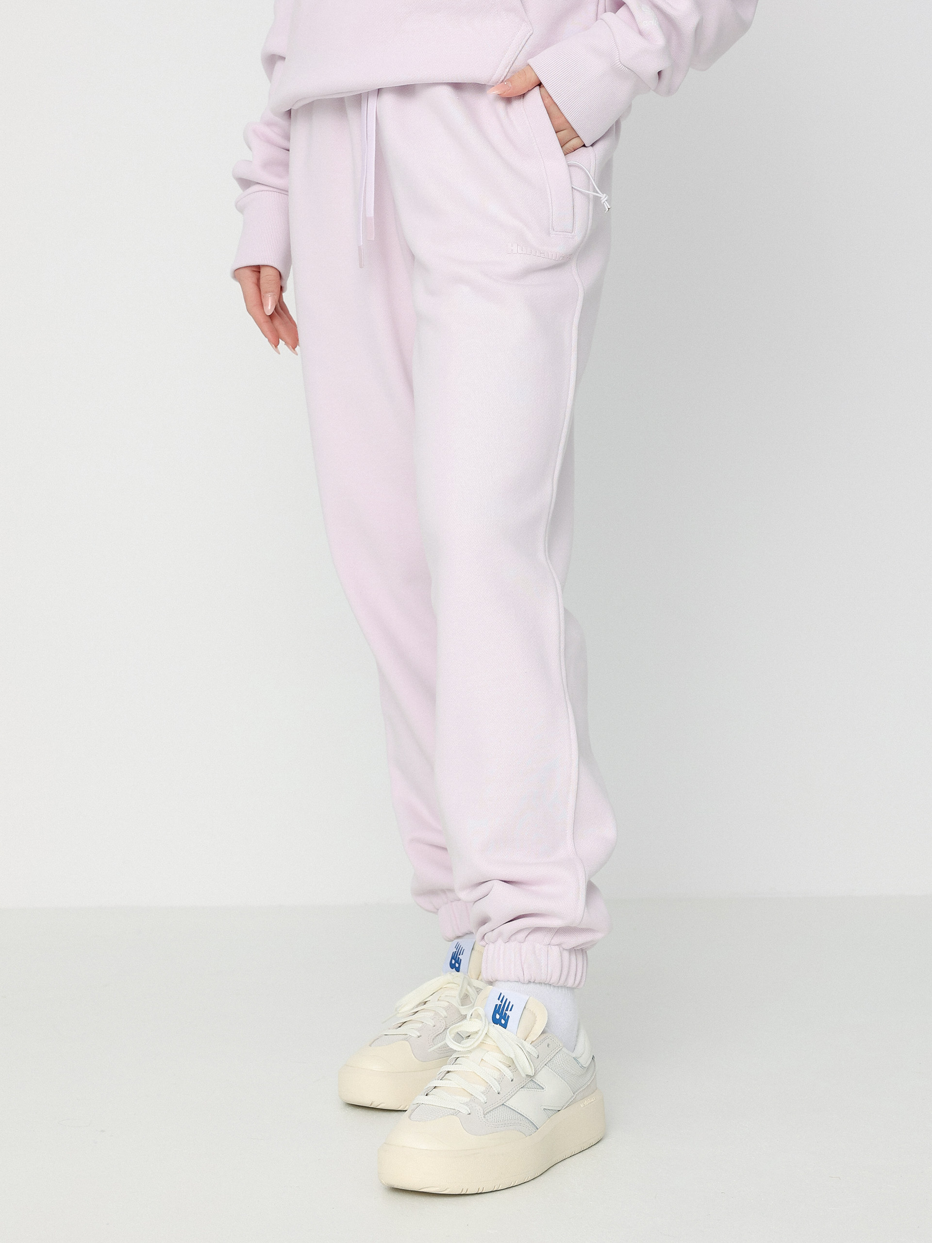 Spodnie adidas Originals Pharrell Williams Basics Wmn (almpnk)