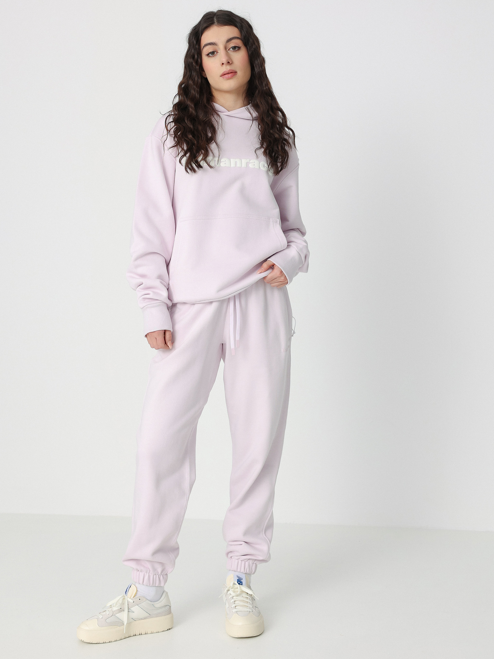 Spodnie adidas Originals Pharrell Williams Basics Wmn (almpnk)