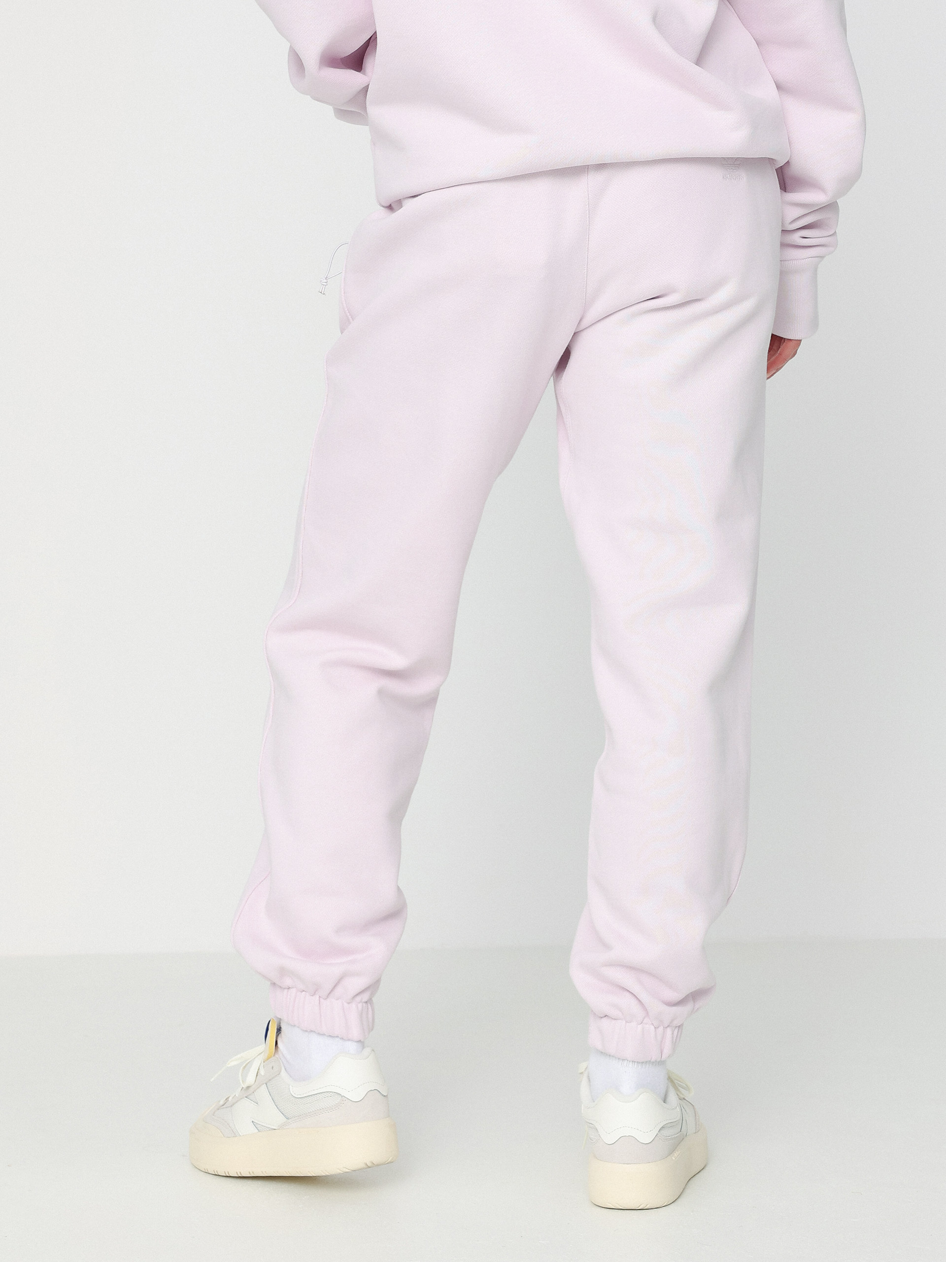 Spodnie adidas Originals Pharrell Williams Basics Wmn (almpnk)