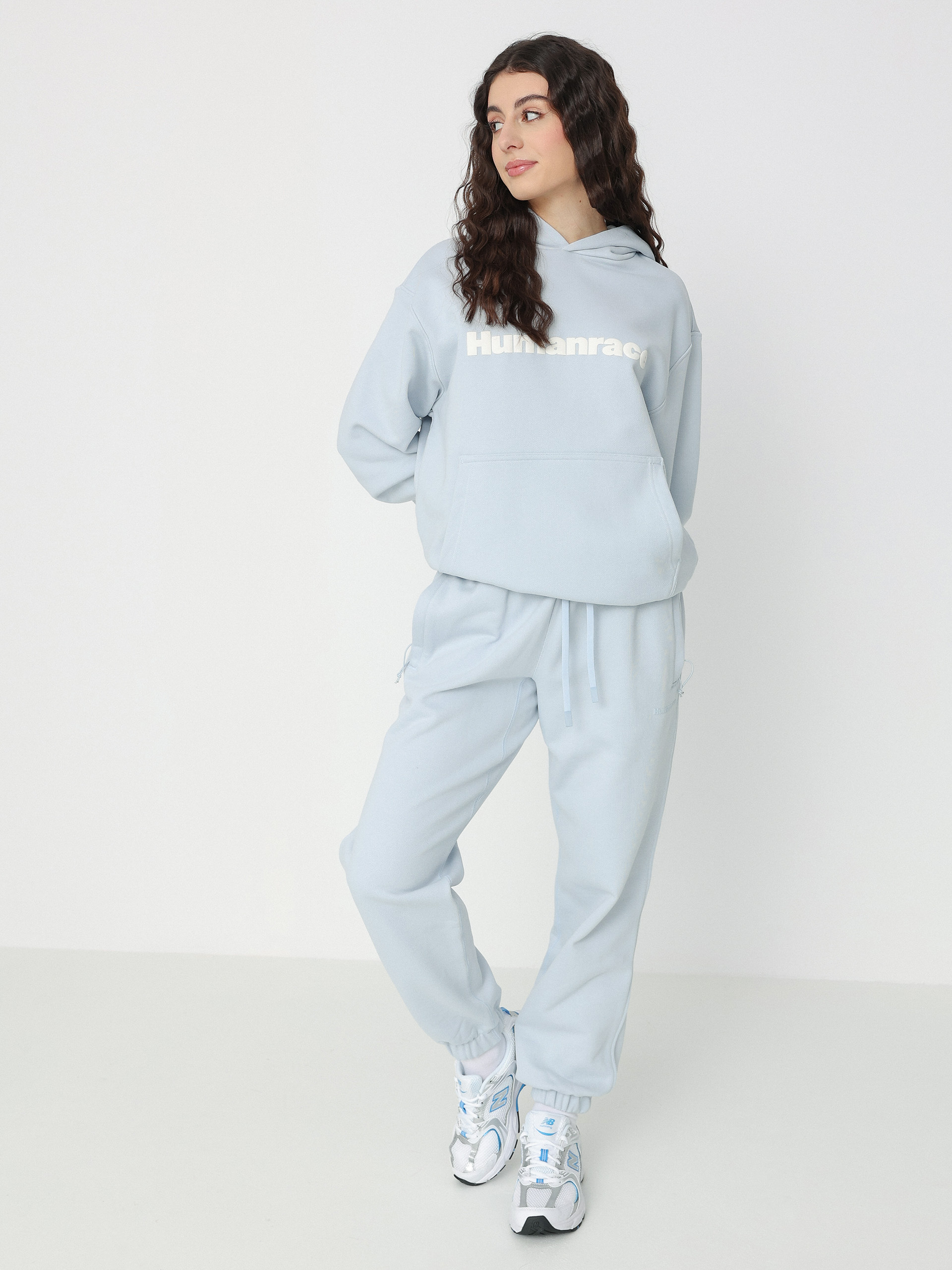 Spodnie adidas Originals Pharrell Williams Basics Wmn (halblu)