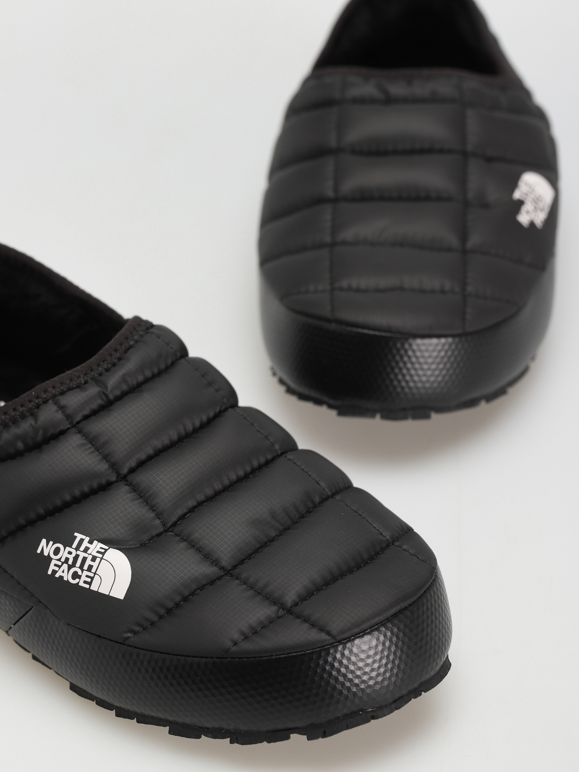 Buty The North Face Thermoball Traction Mule V Wmn (tnf black/tnf black)