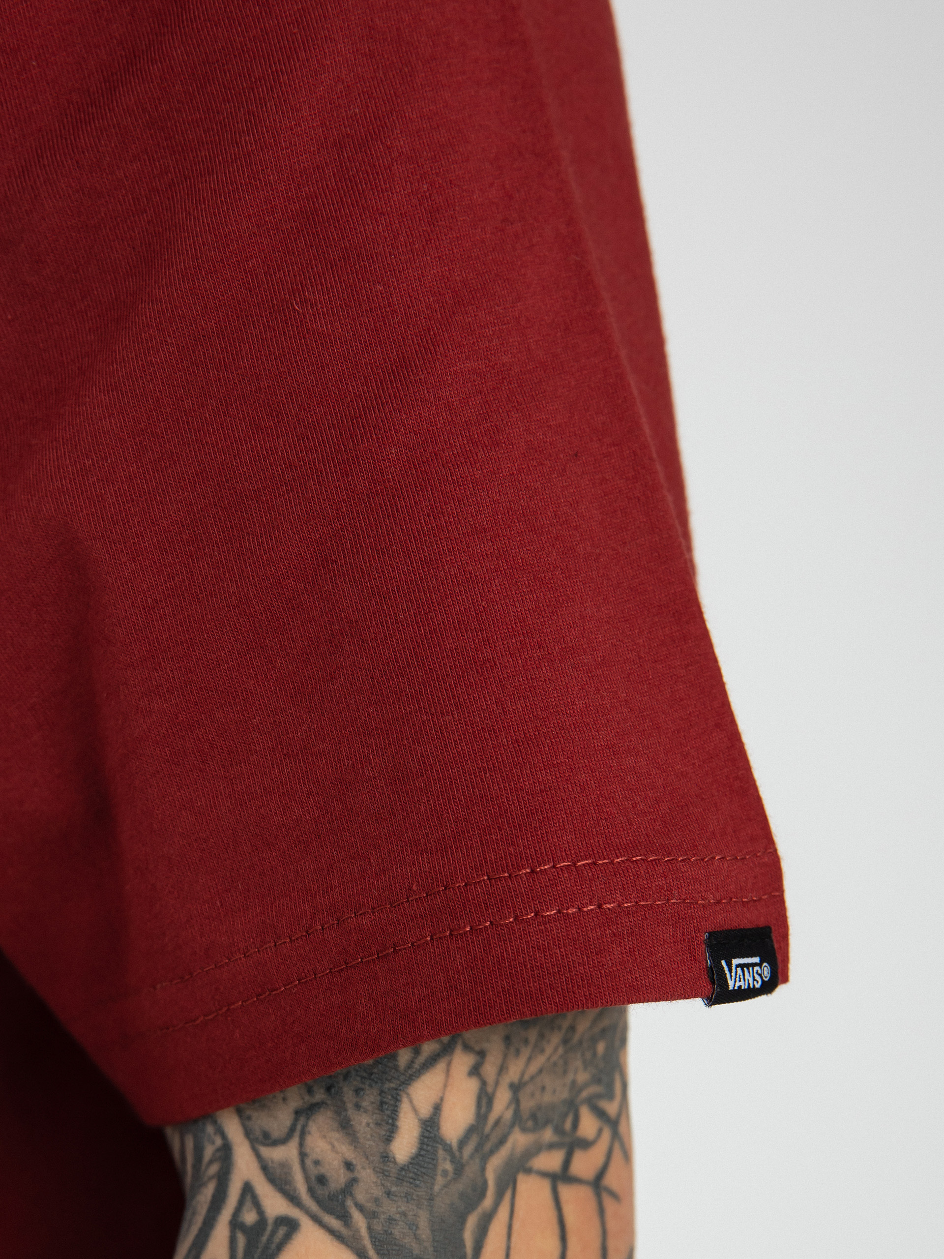 T-shirt Vans Left Chest Logo (syrah/white)