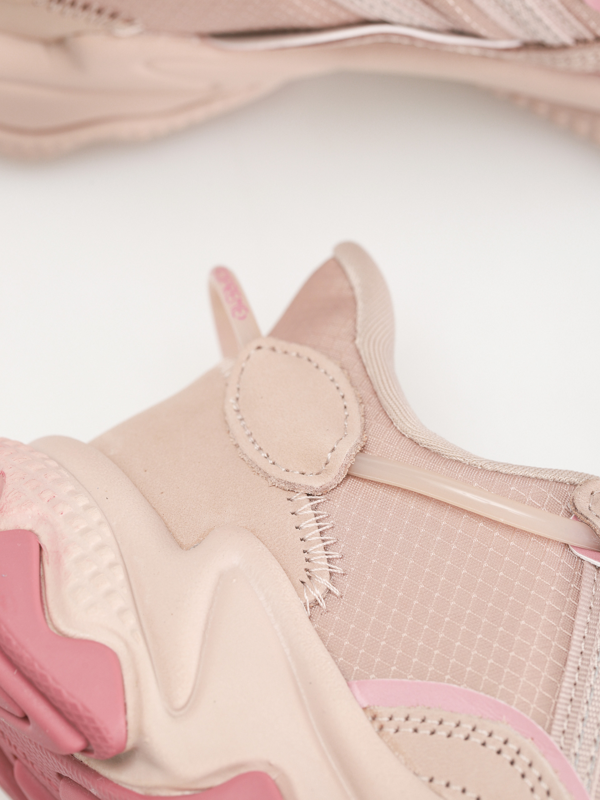 Buty adidas Originals Ozweego Wmn (wontau/pnkstr/wontau)