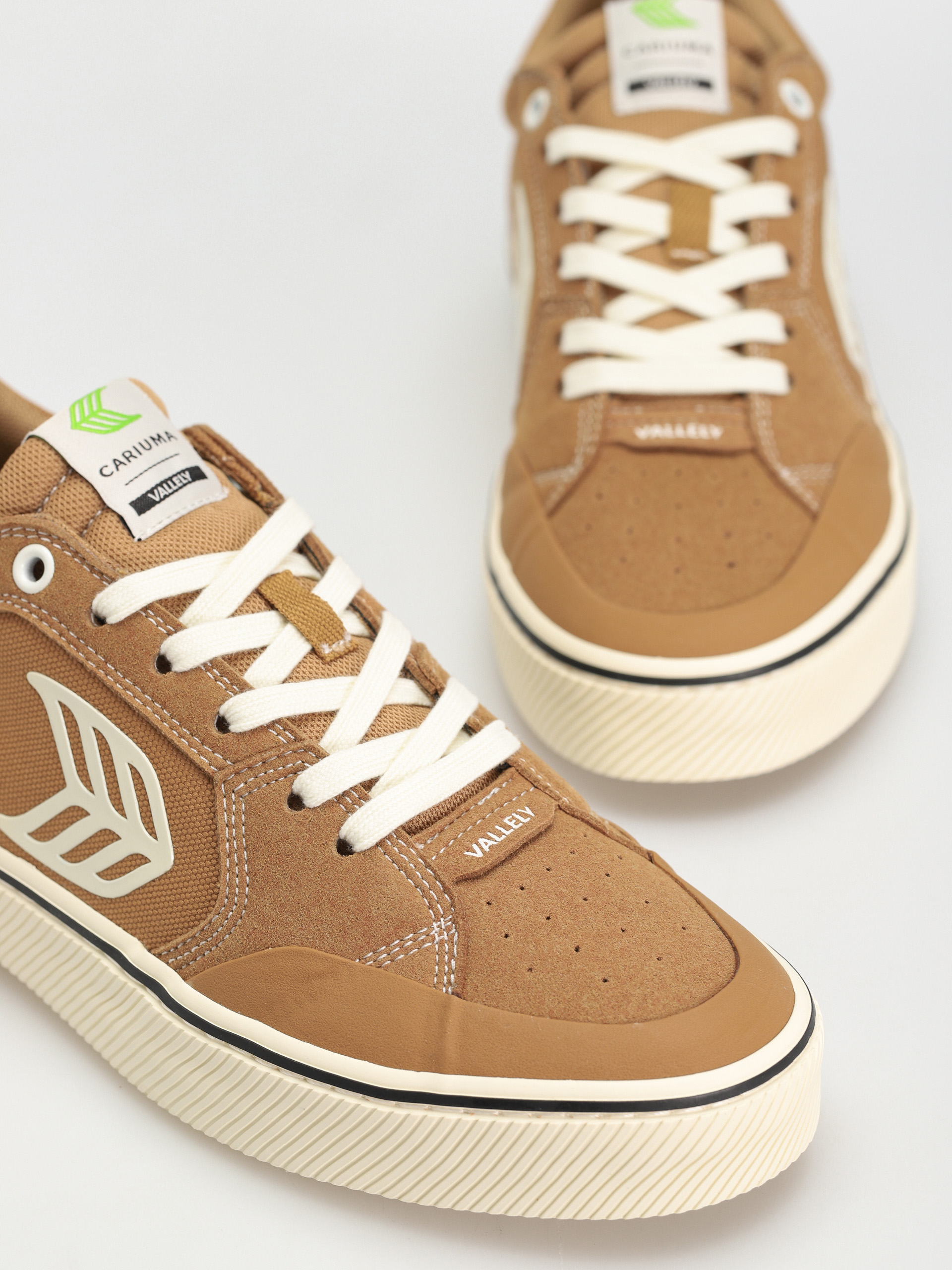 Buty Cariuma Vallely (camel/ivory)