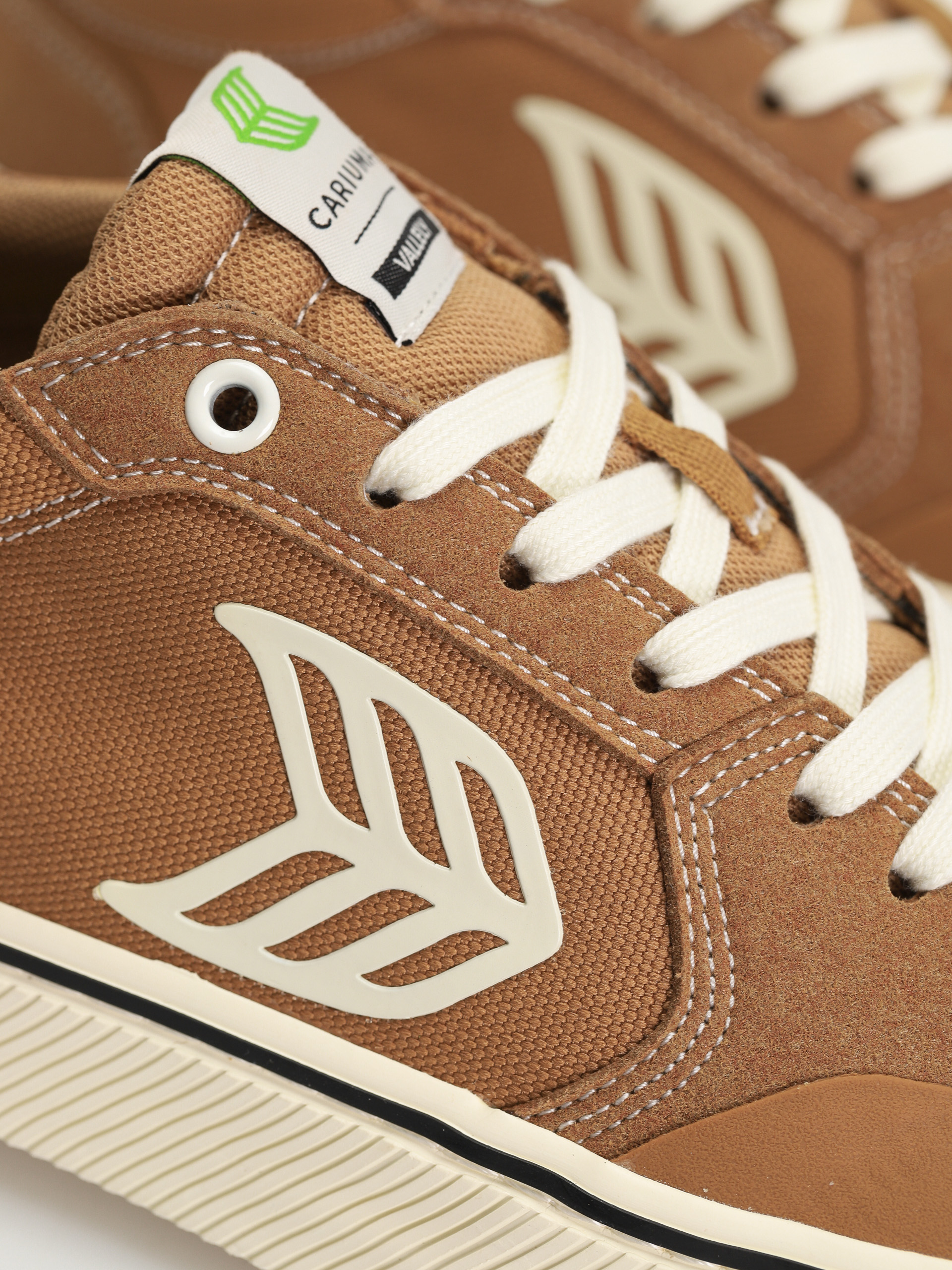 Buty Cariuma Vallely (camel/ivory)