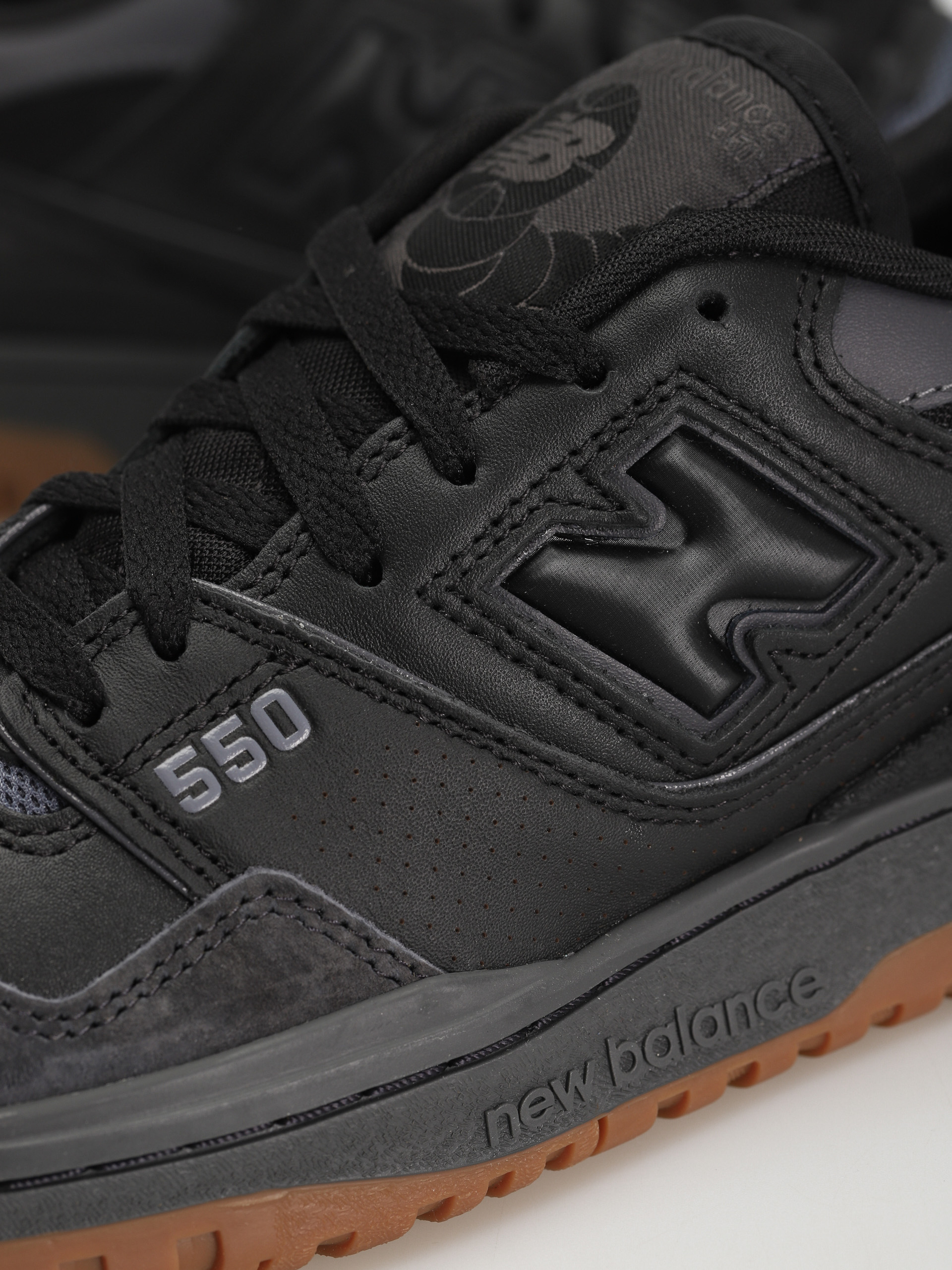 Buty New Balance 550 (black/gum/white)