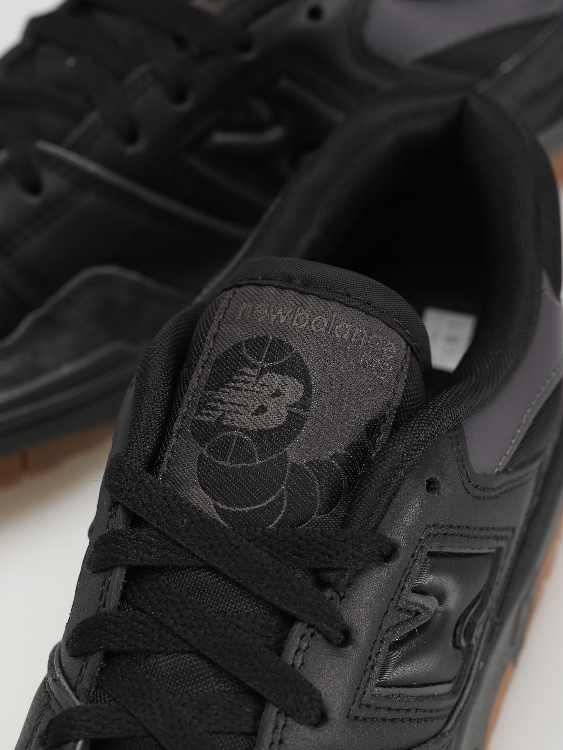 Buty New Balance 550 (black/gum/white)