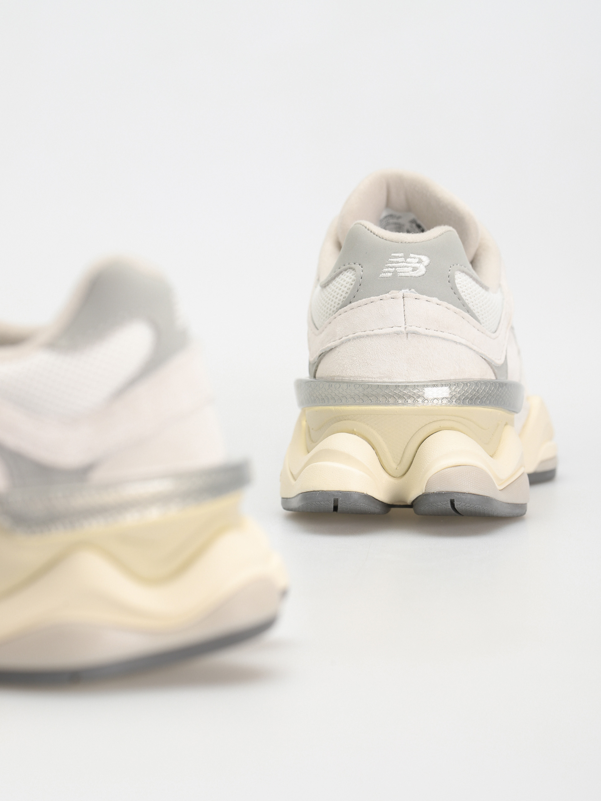 Buty New Balance 9060 (sea salt)