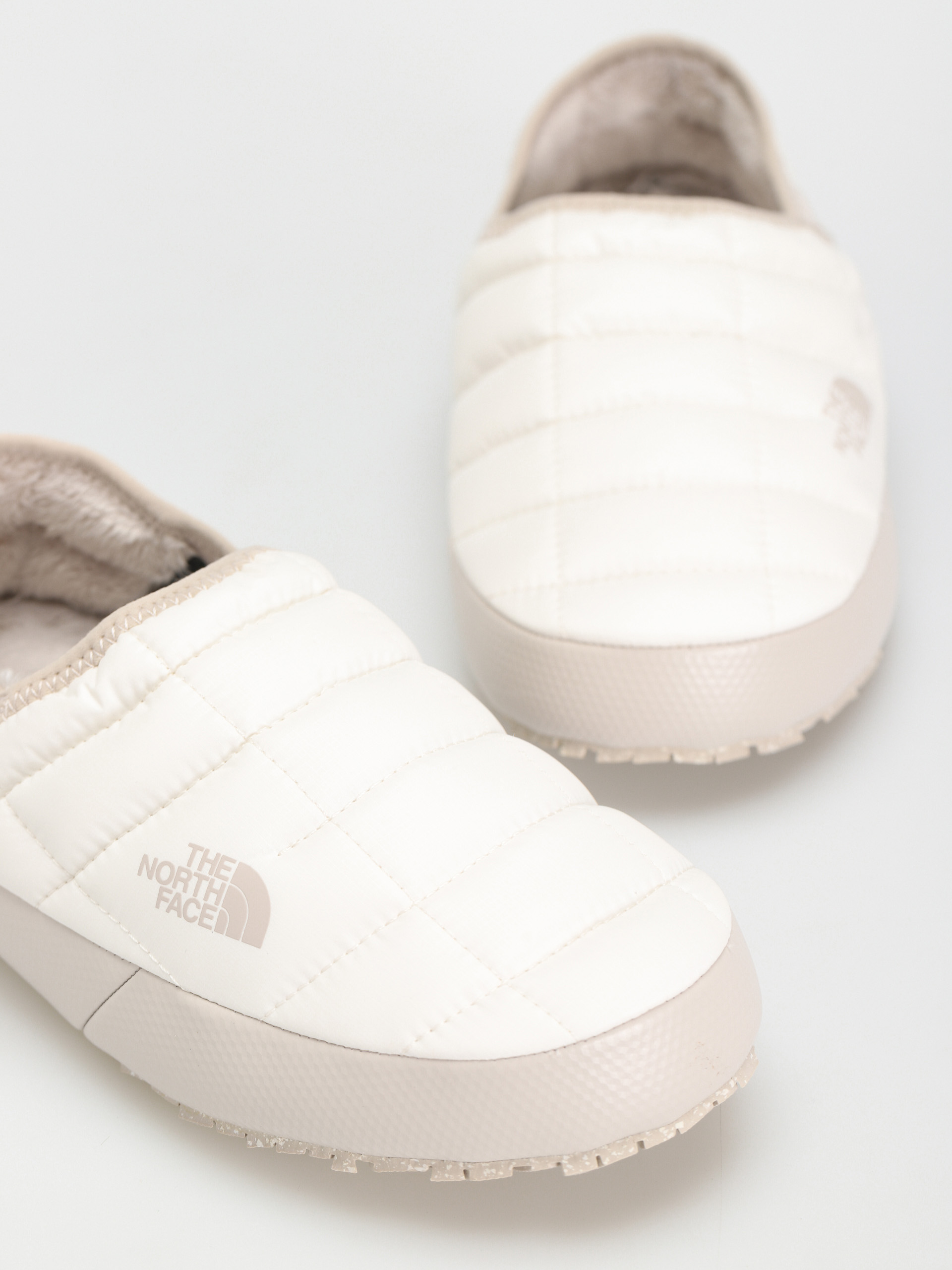 Buty The North Face Thermoball Traction Mule V Wmn (gardenia white/silver grey)