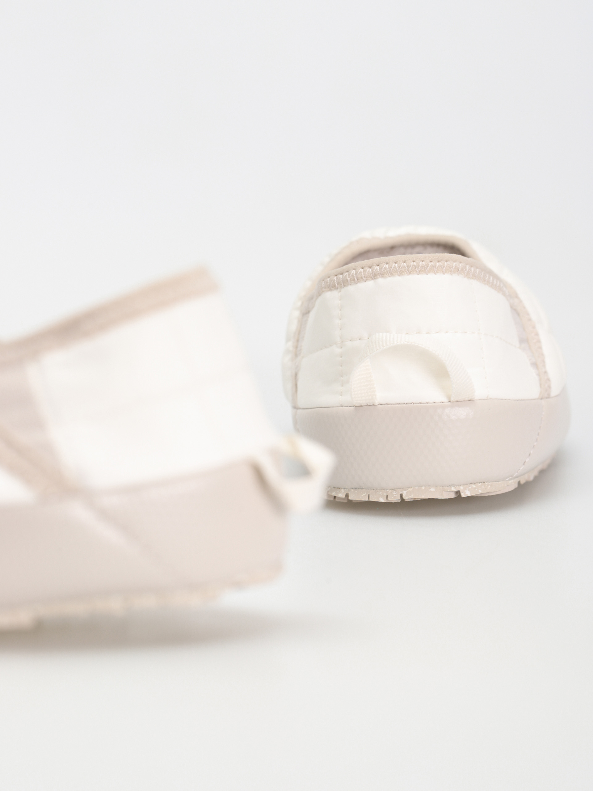 Buty The North Face Thermoball Traction Mule V Wmn (gardenia white/silver grey)