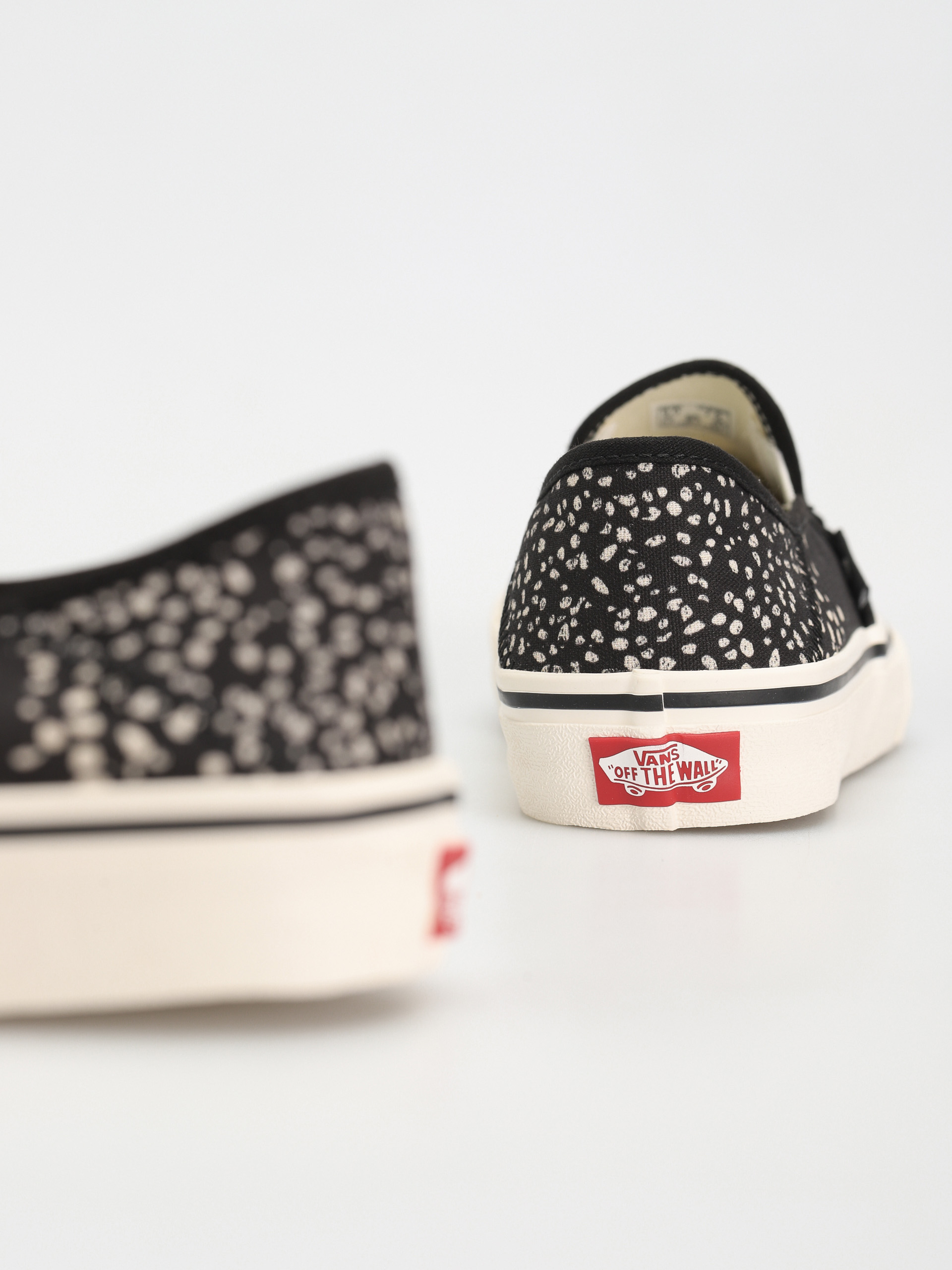 Buty Vans Slip On VR3 Sf Wmn (butterfly black/multi)