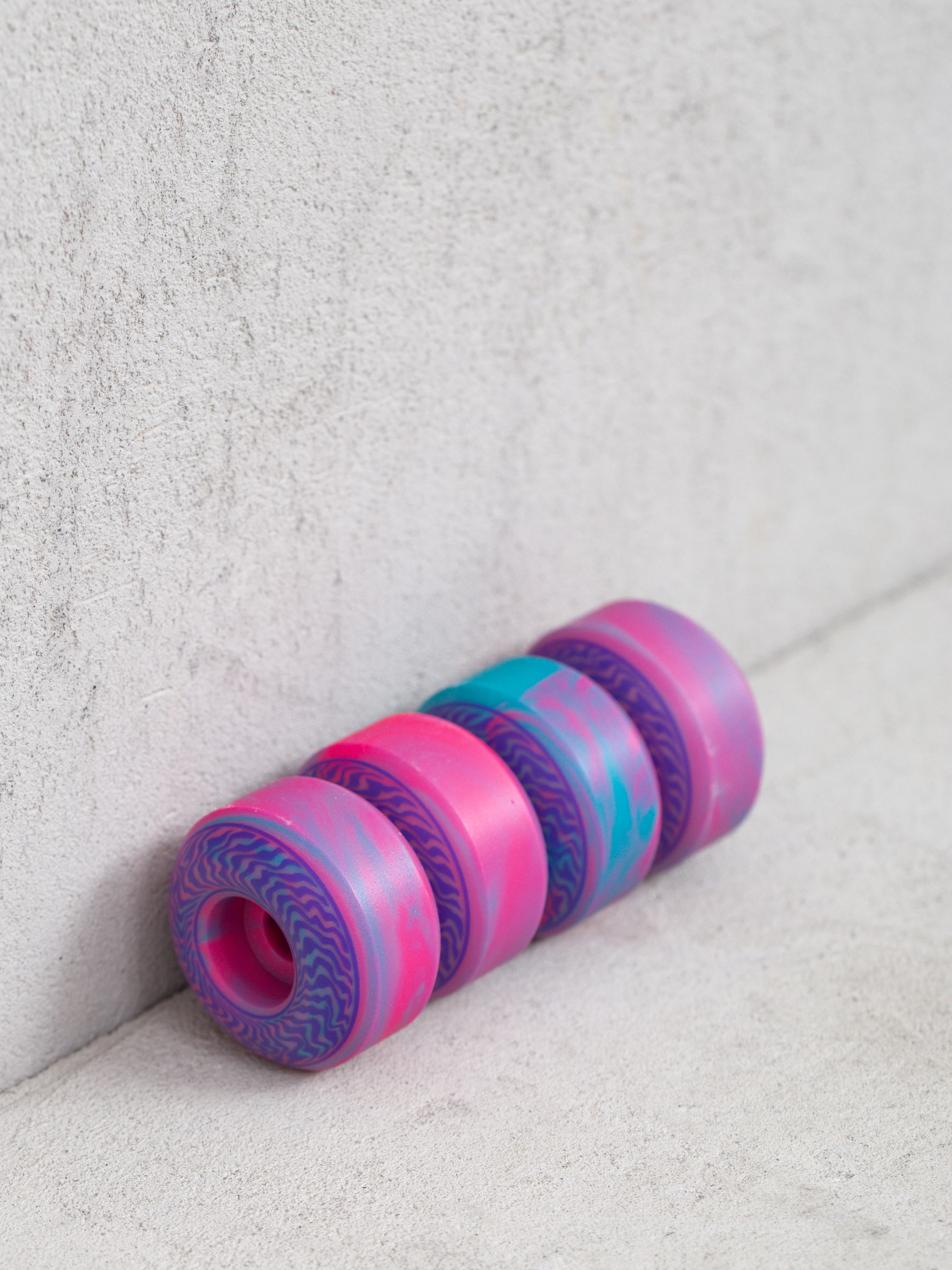 Kółka Spitfire F4 99D Swirled Classic (teal/pink)