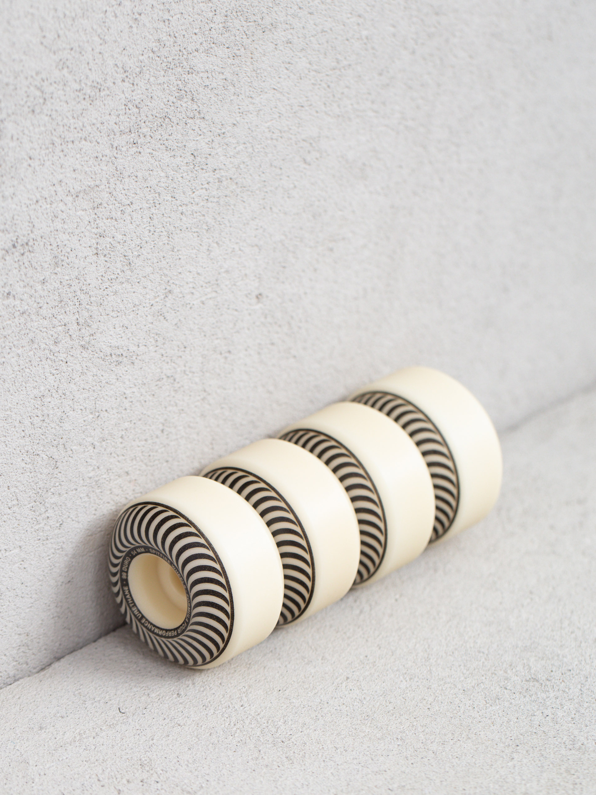 Kółka Spitfire F4 99D Glow Classic (white/silver)