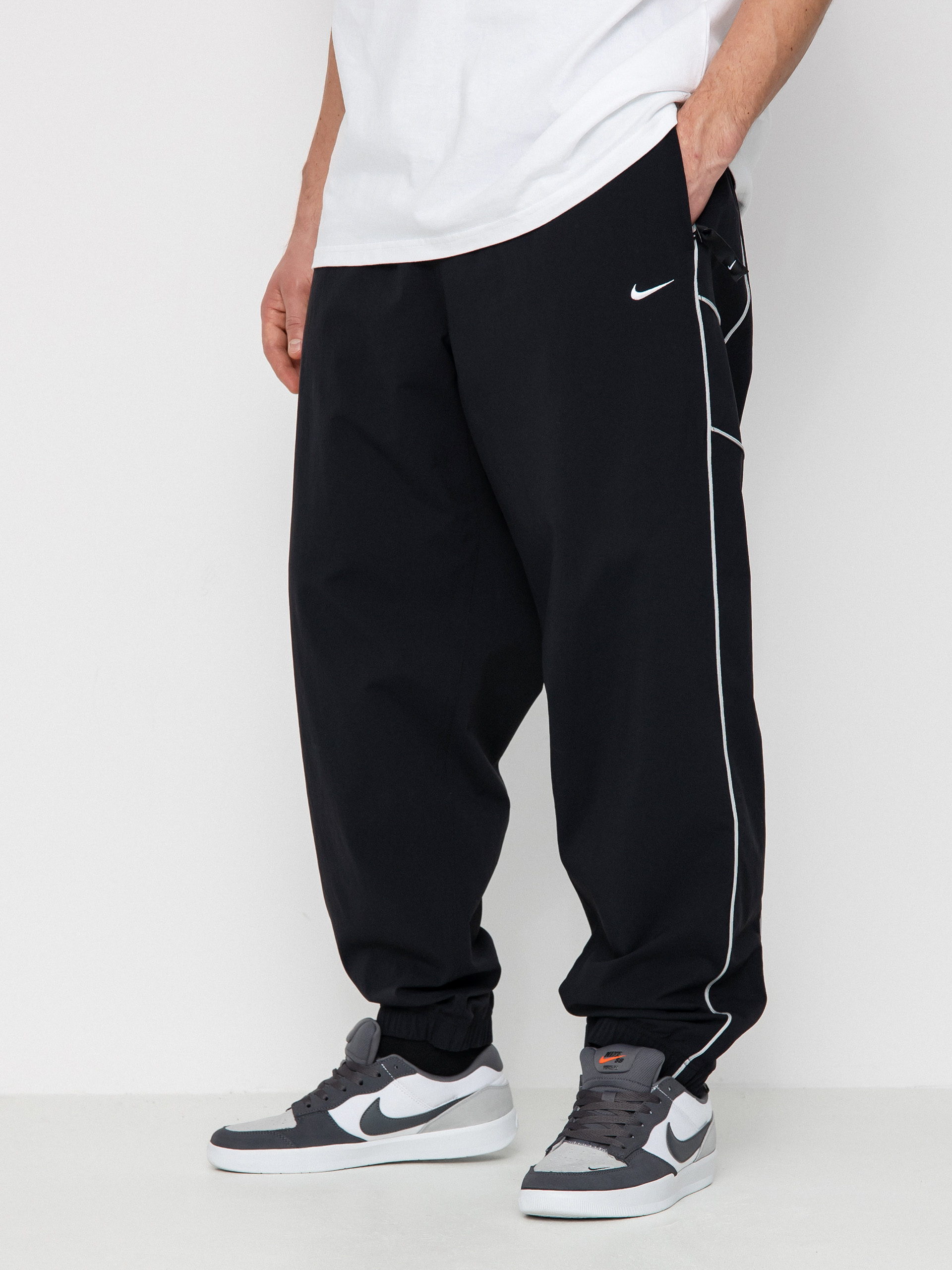 Spodnie Nike SB Rugged Track (black)