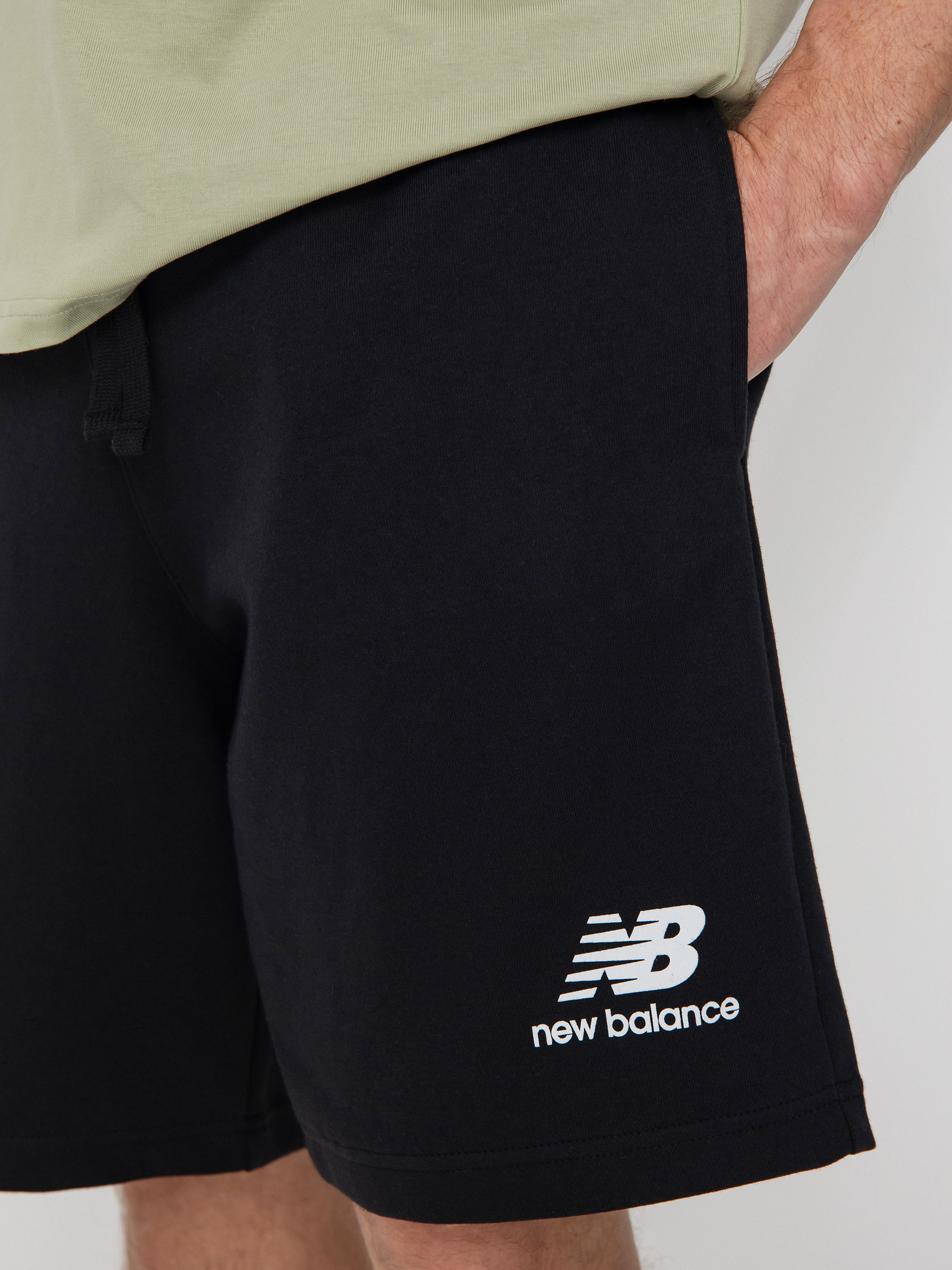 Szorty New Balance Essentials (black)