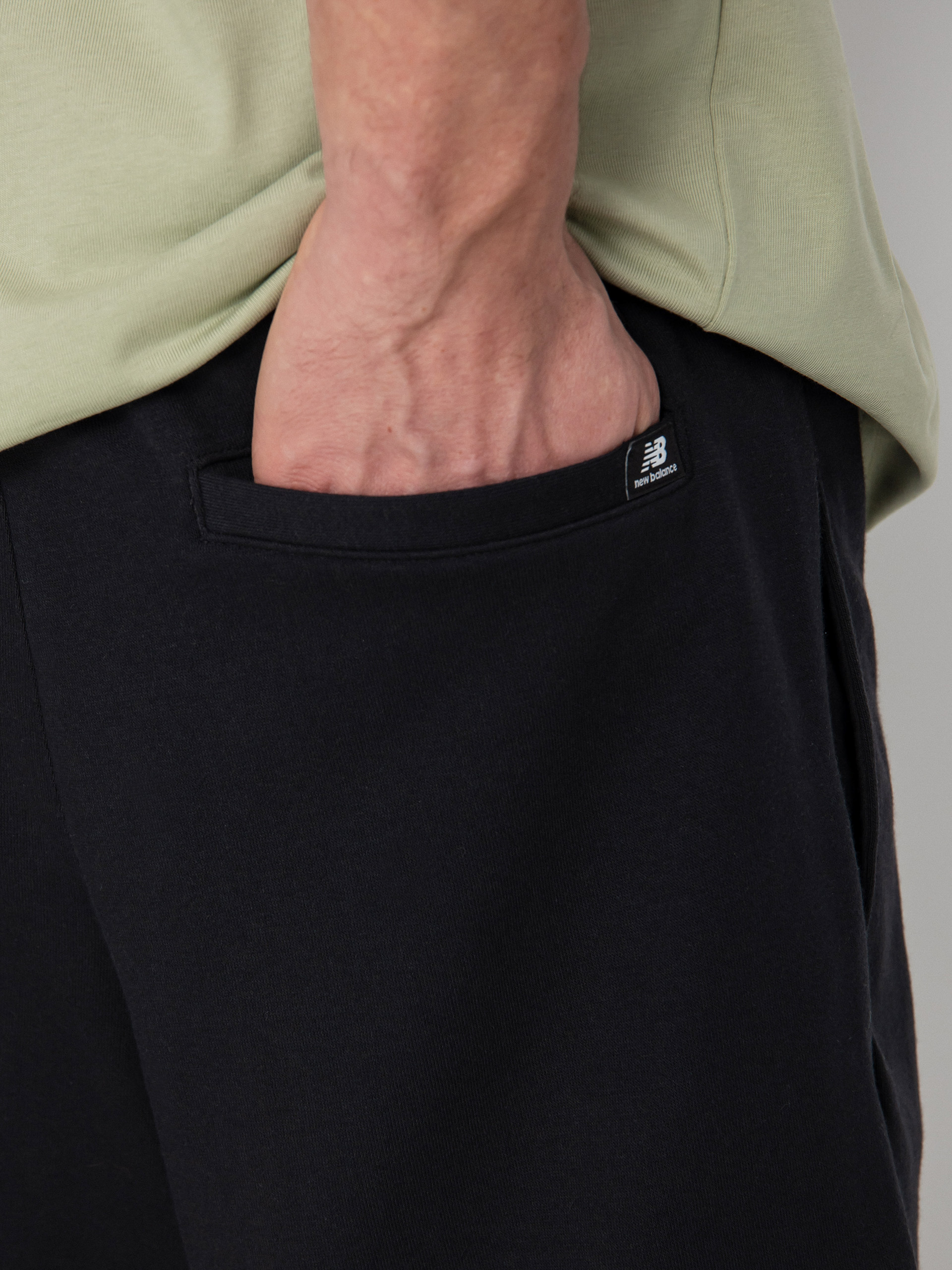 Szorty New Balance Essentials (black)