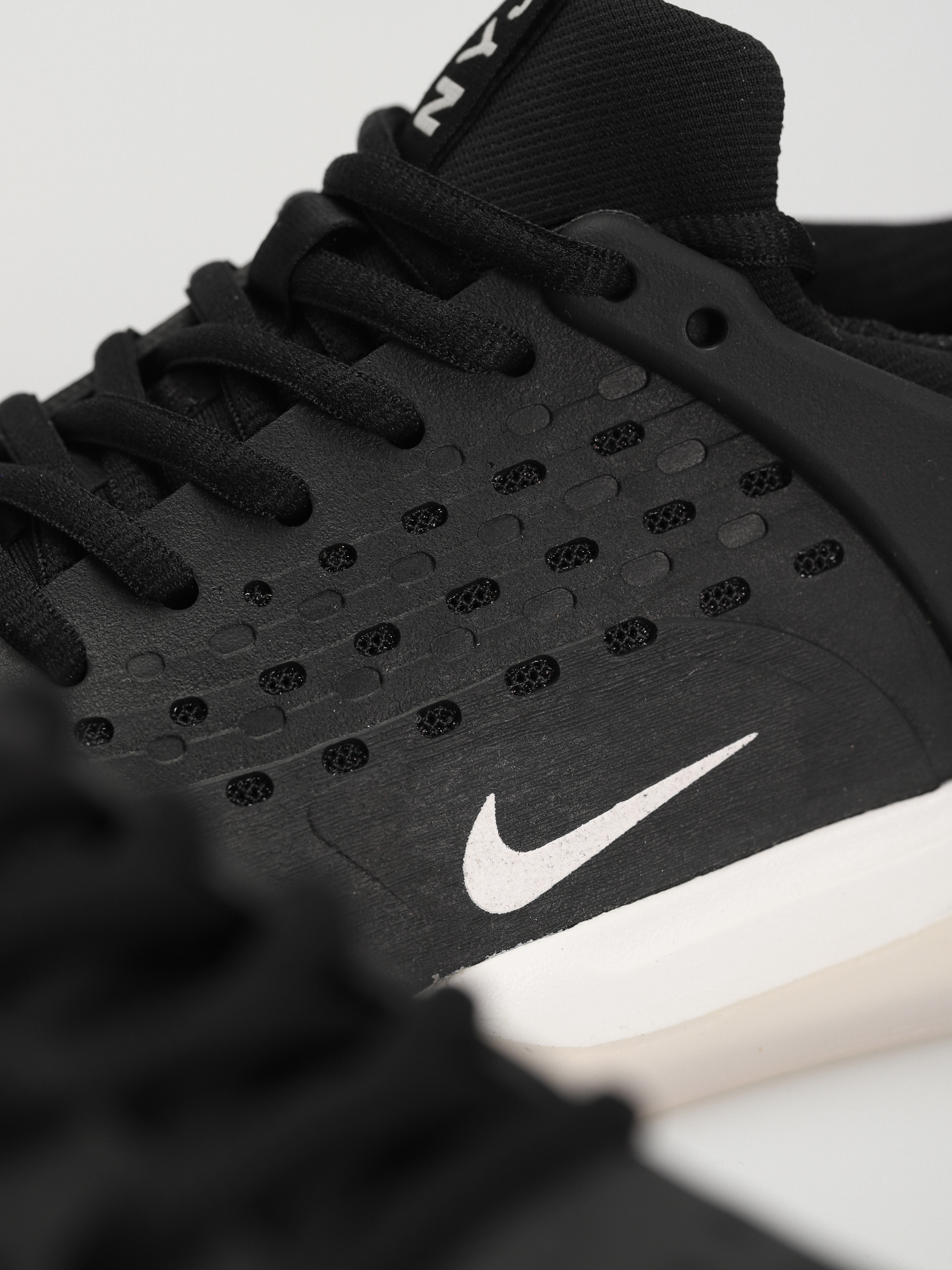 Buty Nike SB Nyjah 3 (black/white black summit white)