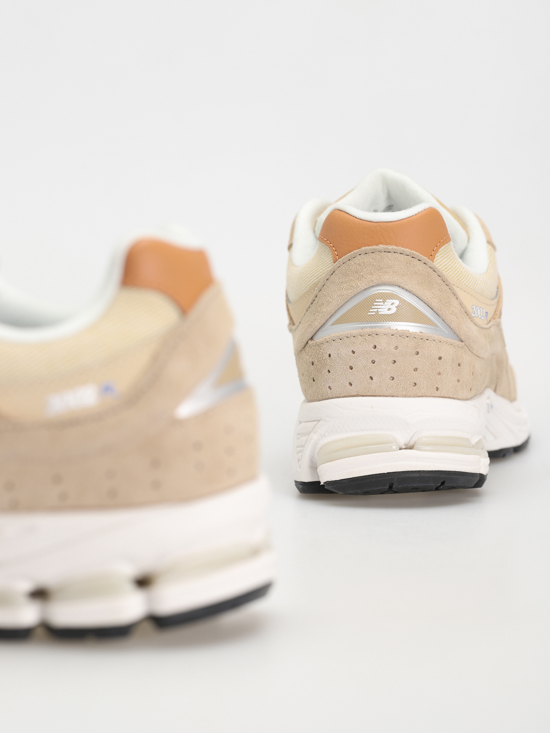 Buty New Balance 2002R (beige)