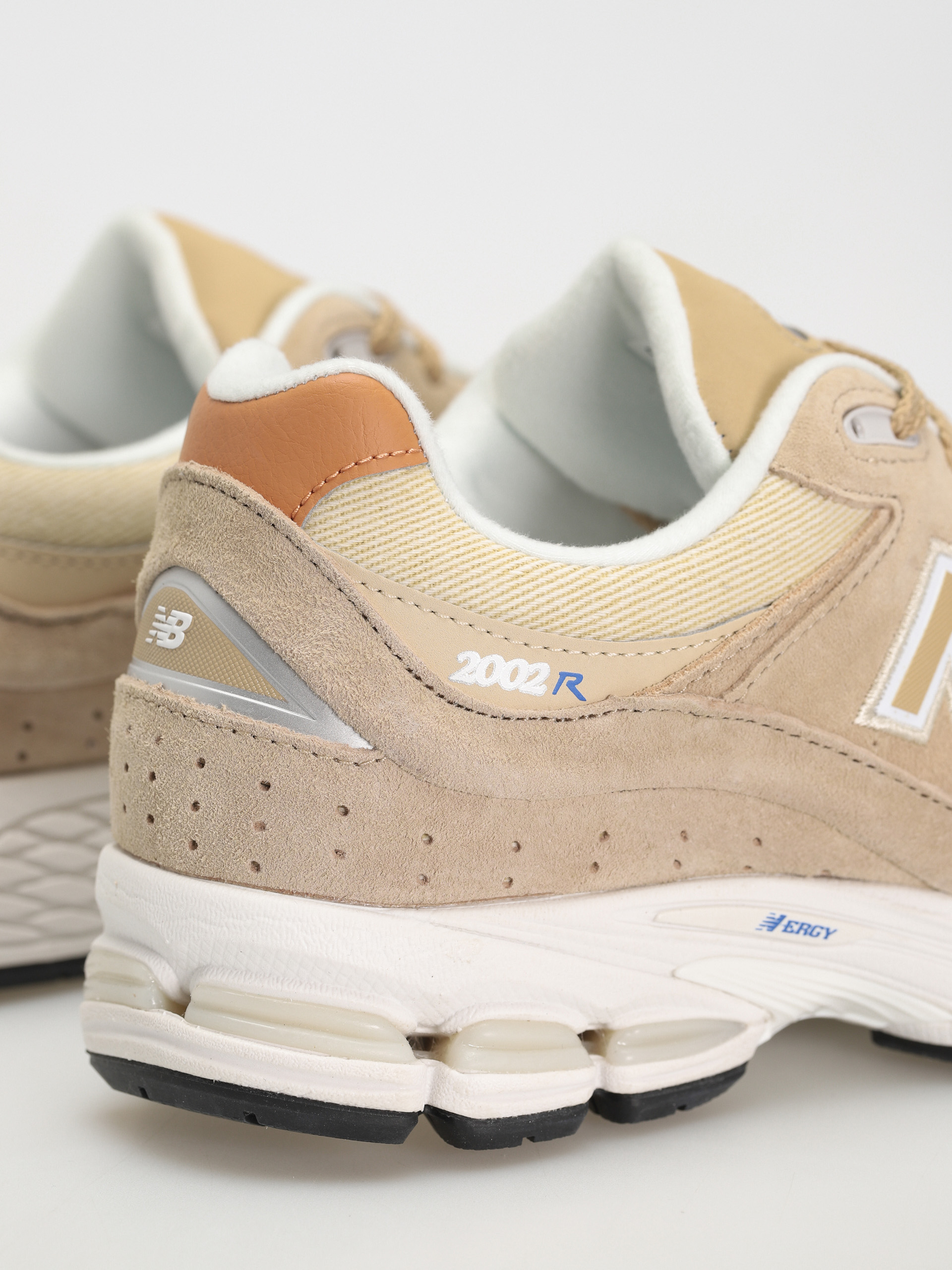 Buty New Balance 2002R (beige)