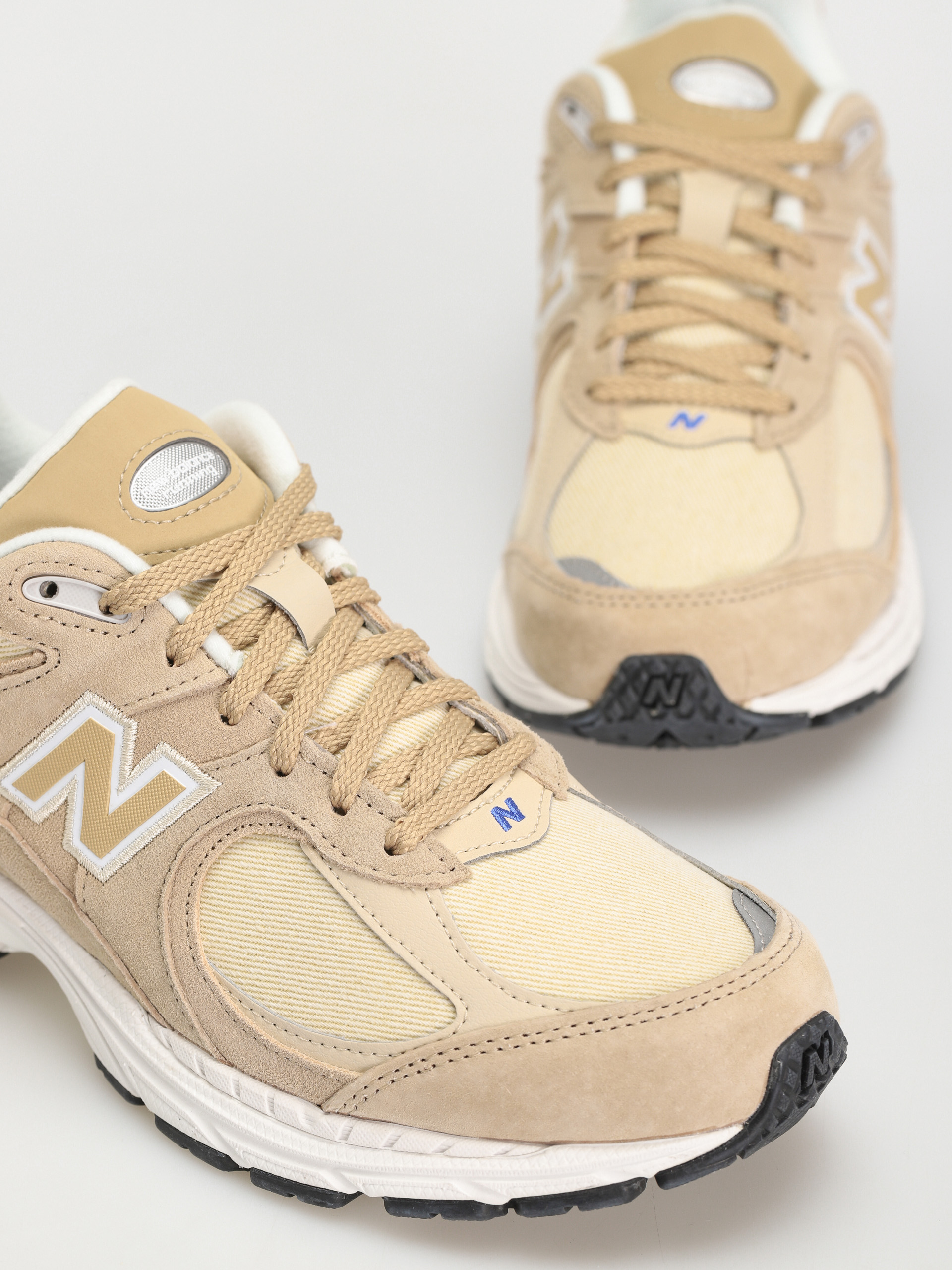 Buty New Balance 2002R (beige)