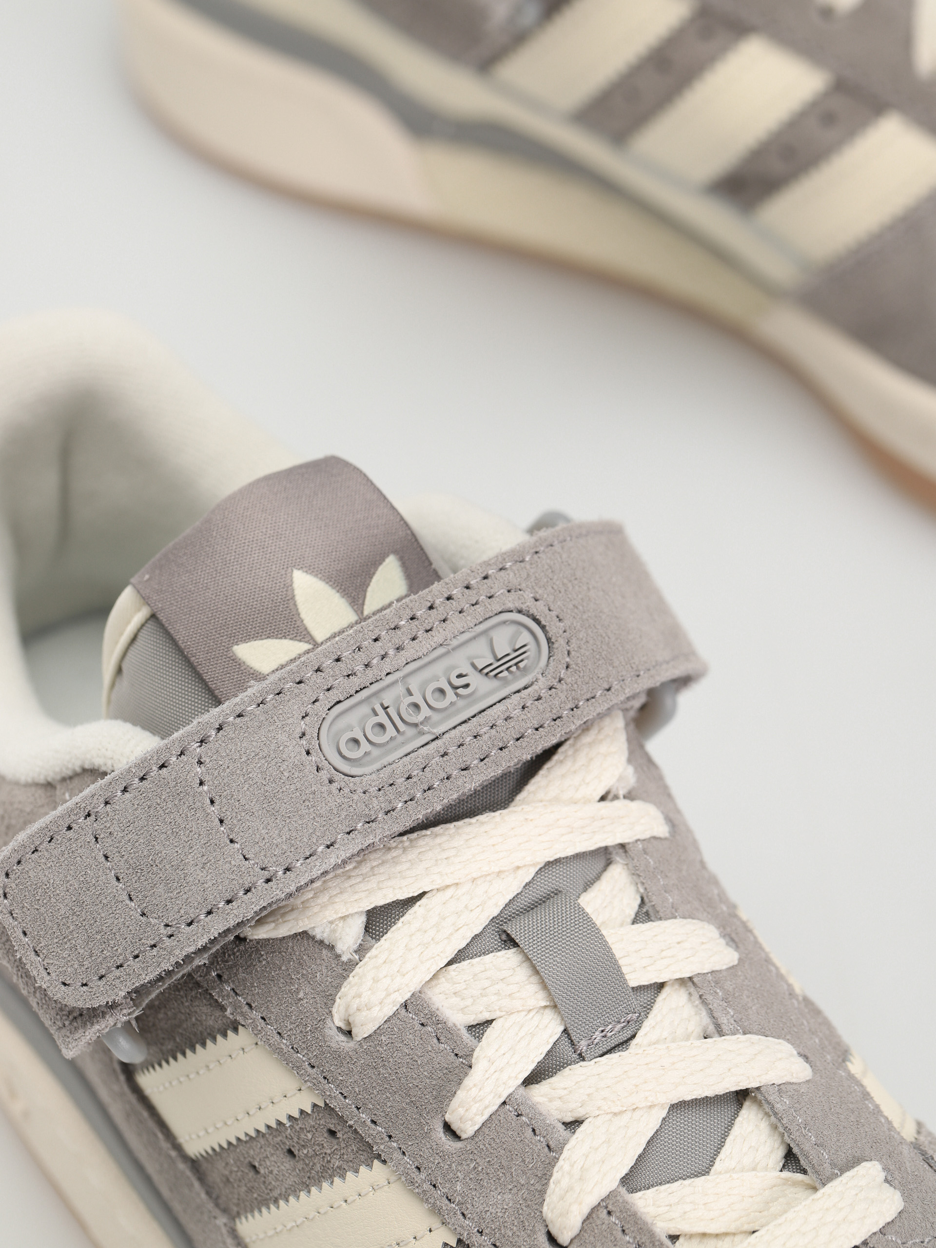 Buty adidas Originals Forum Low (chsogr/cwhite/gum3)