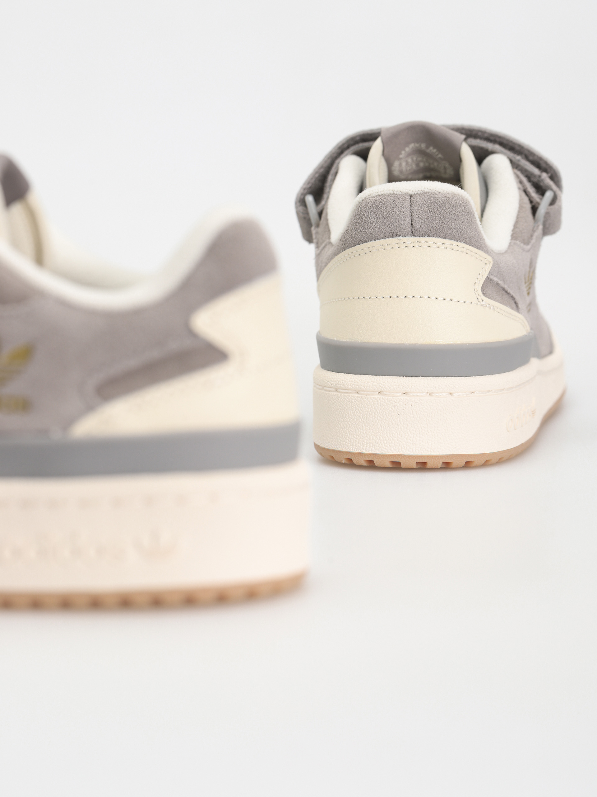 Buty adidas Originals Forum Low (chsogr/cwhite/gum3)