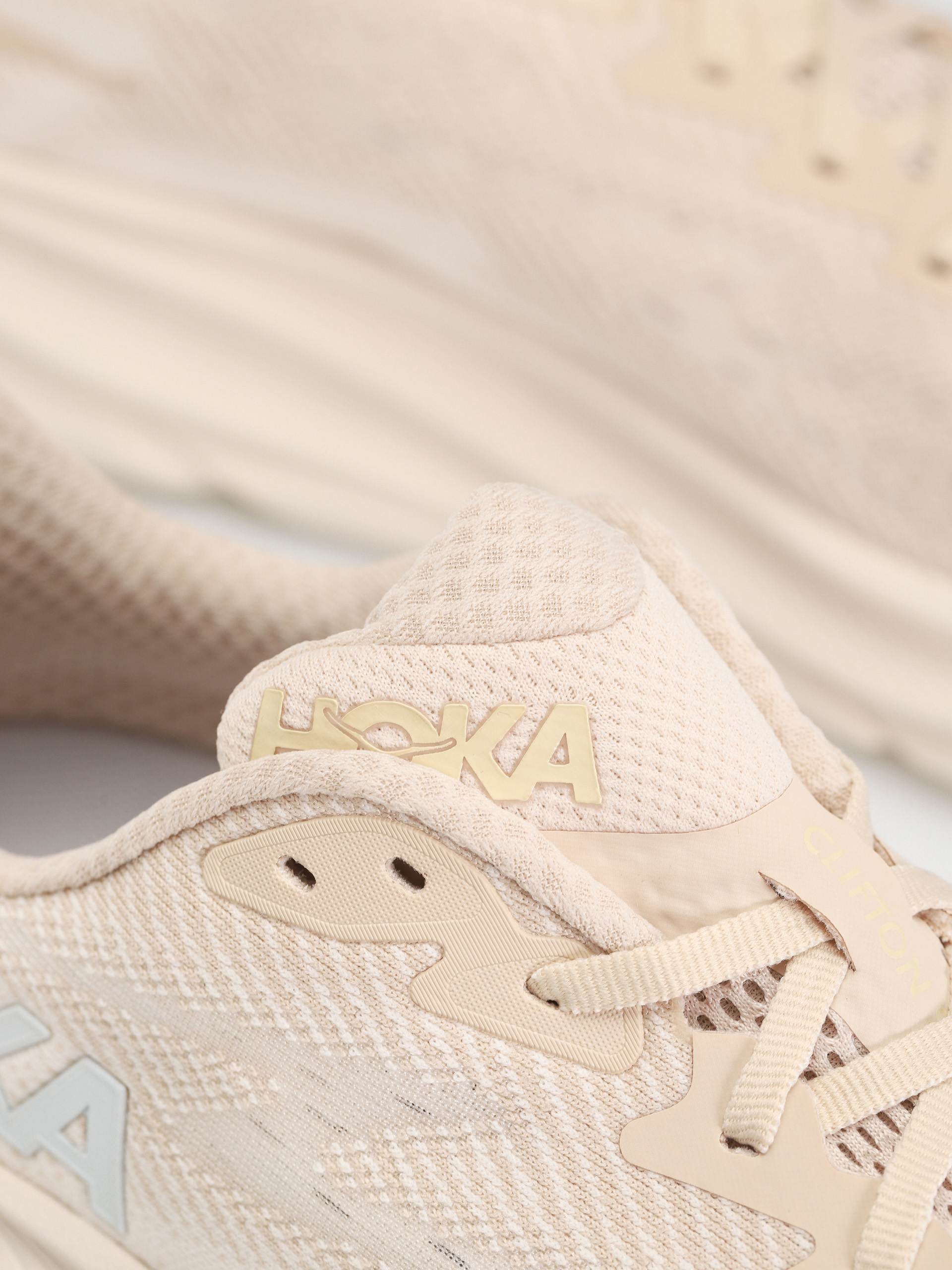 Buty Hoka Clifton 9 (shifting sand/eggnog)