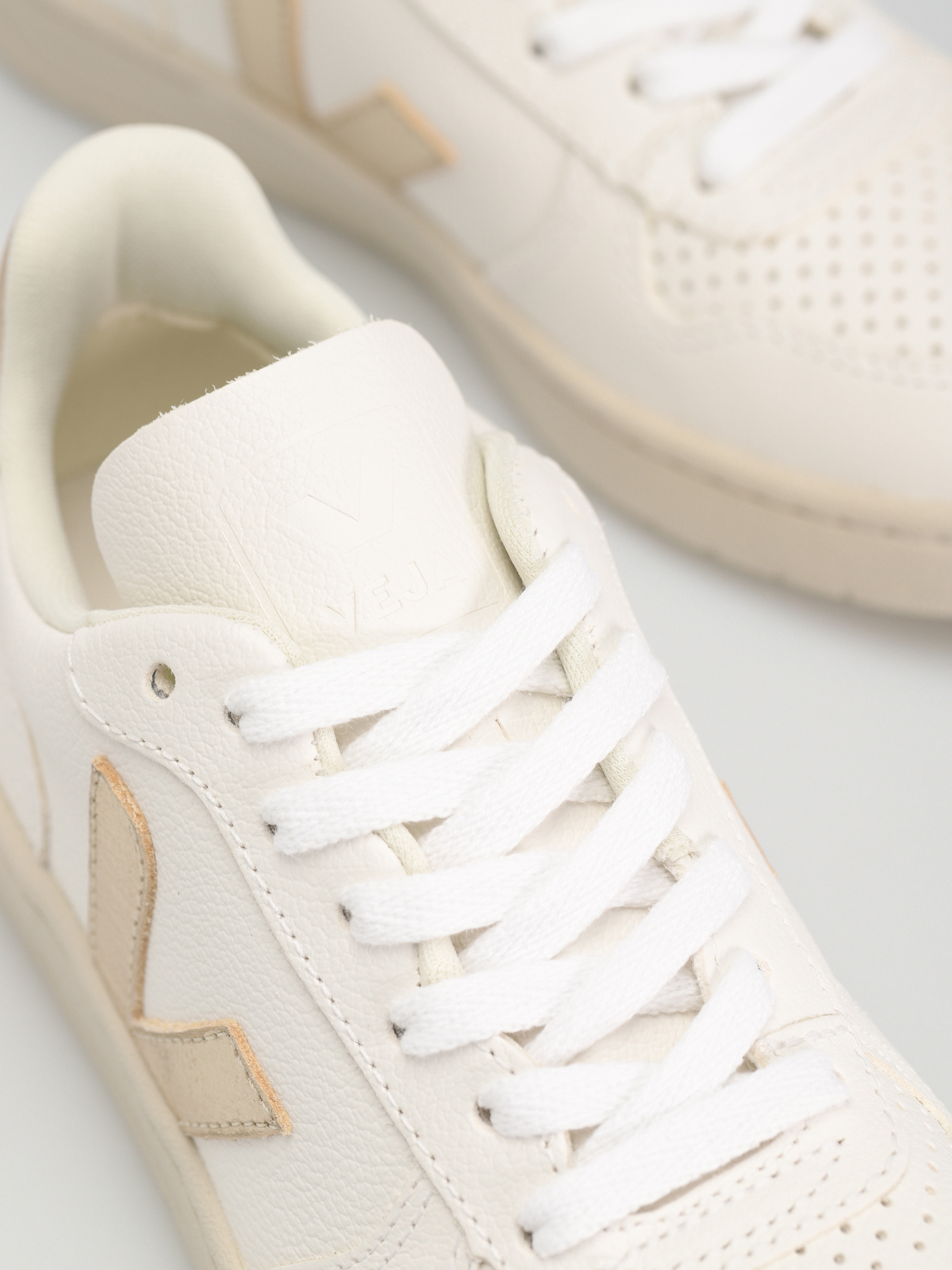 Buty Veja V-10 Wmn (extra white platine)