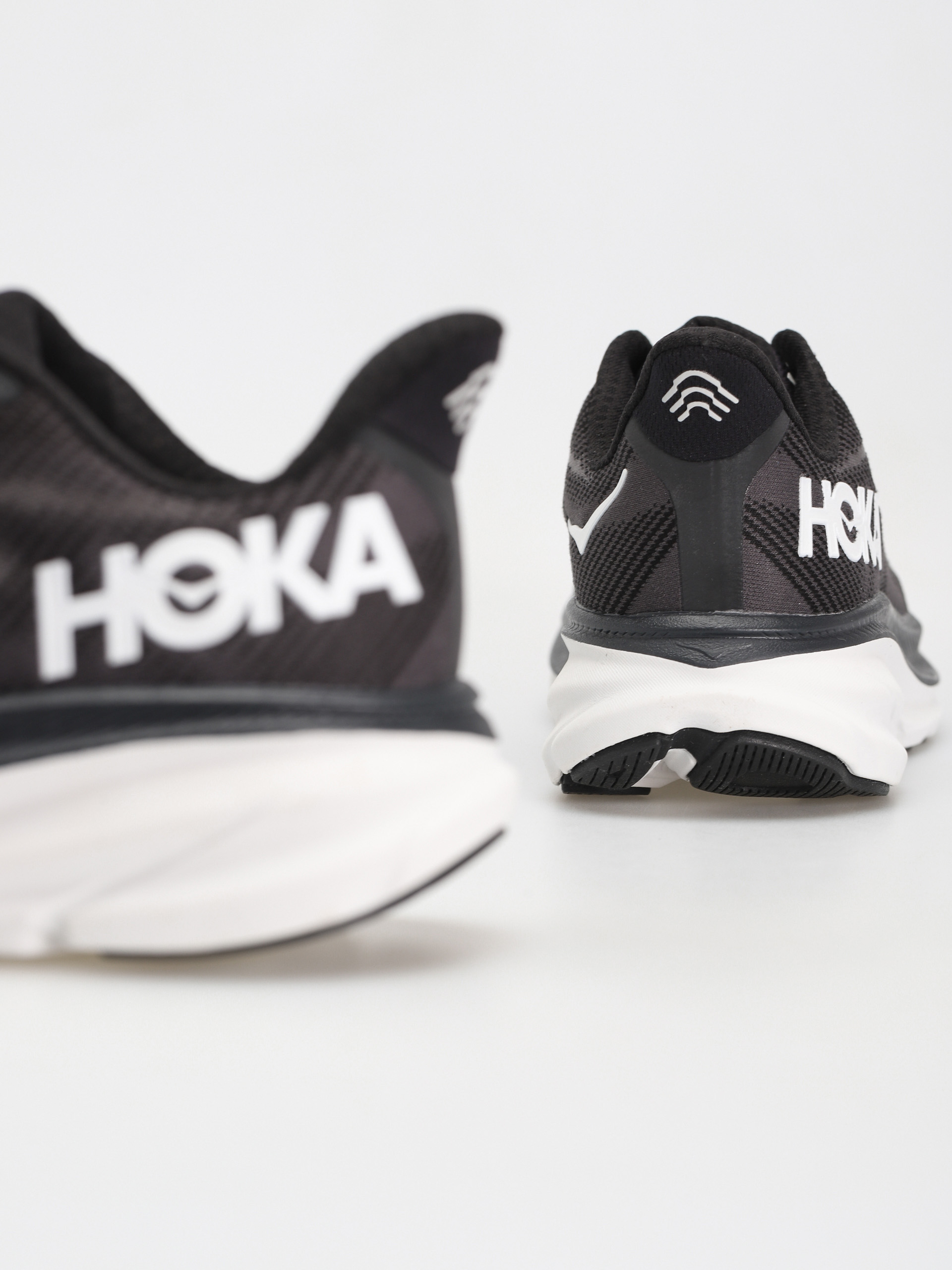 Buty Hoka Clifton 9 (black/white)