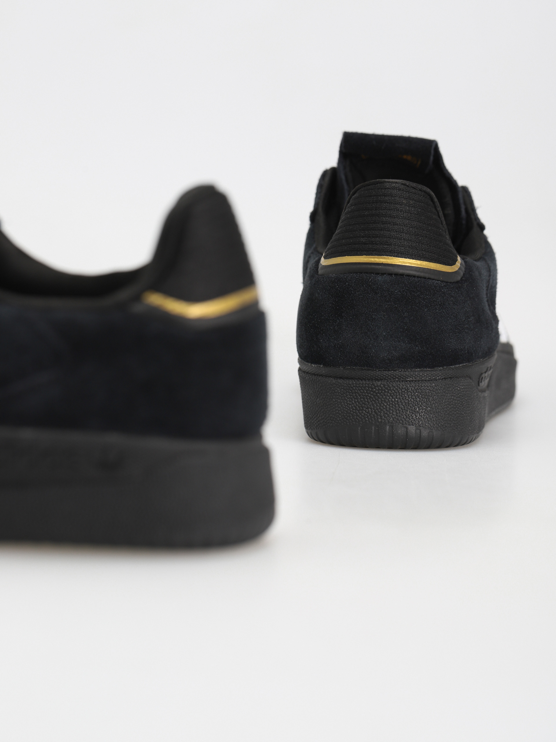 Buty adidas Tyshawn Low (cblack/ftwwht/goldmt1)