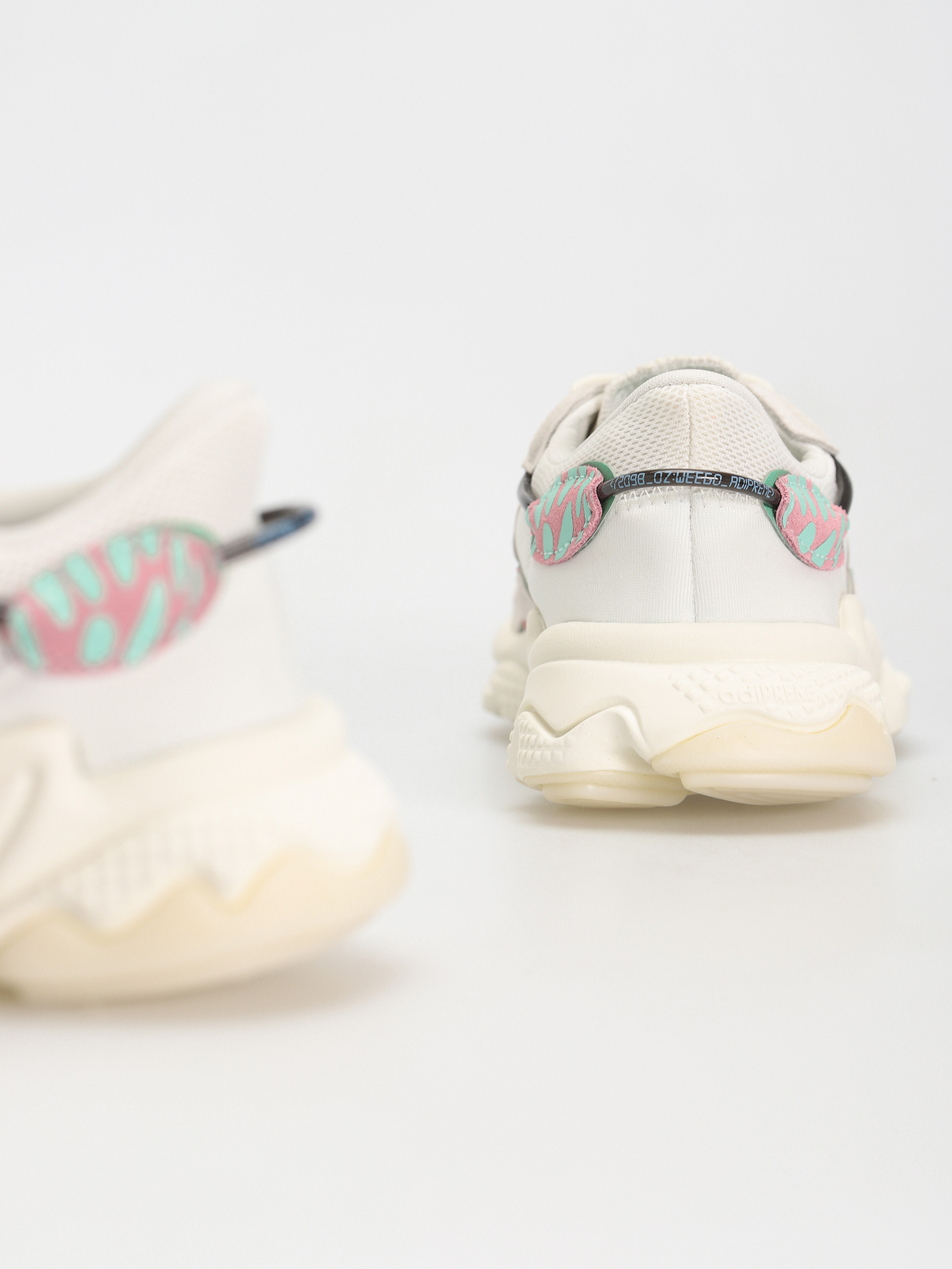 Buty adidas Originals Ozweego Wmn (owhite/owhite/cblack)