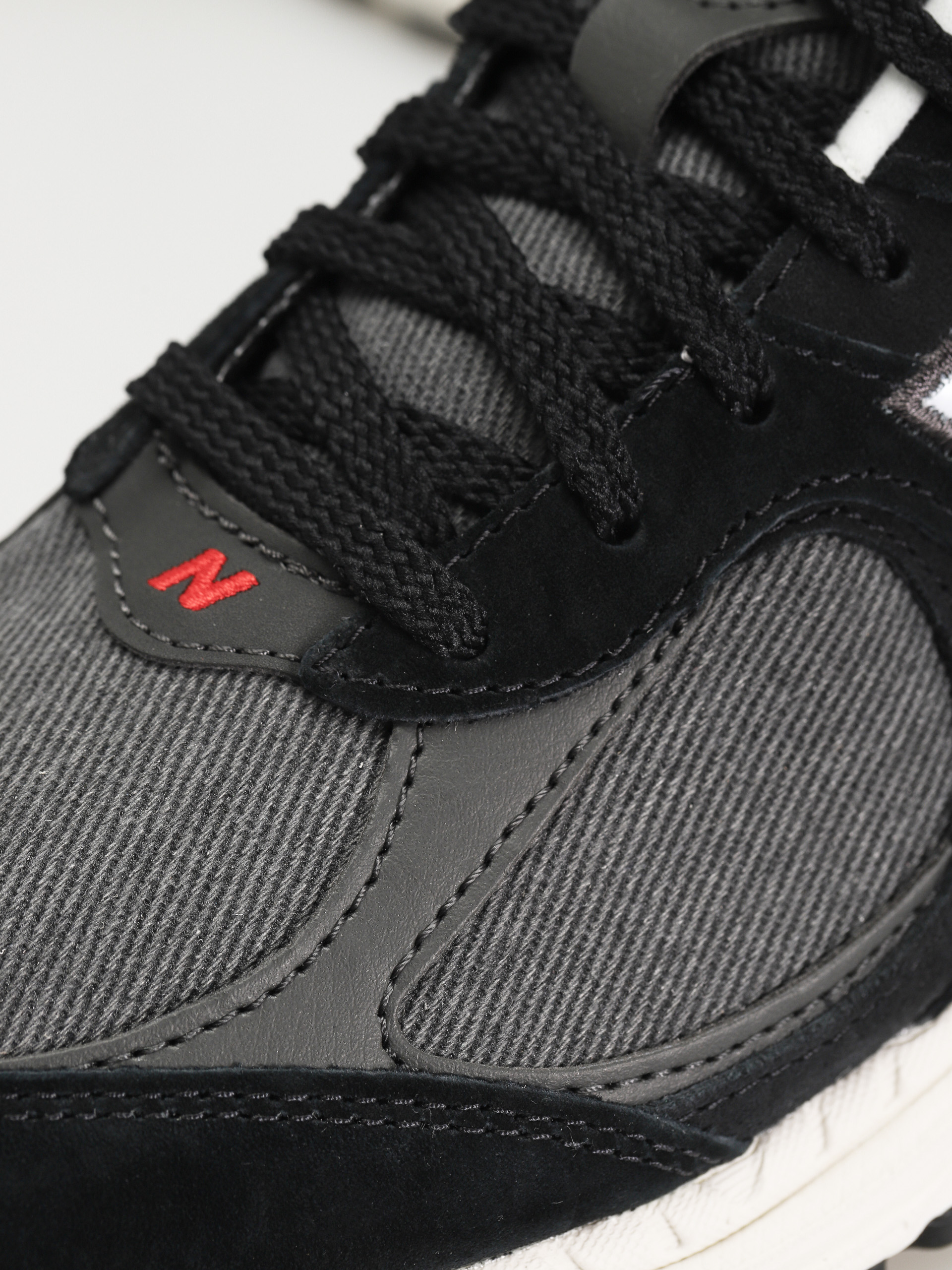 Buty New Balance 2002R (black)