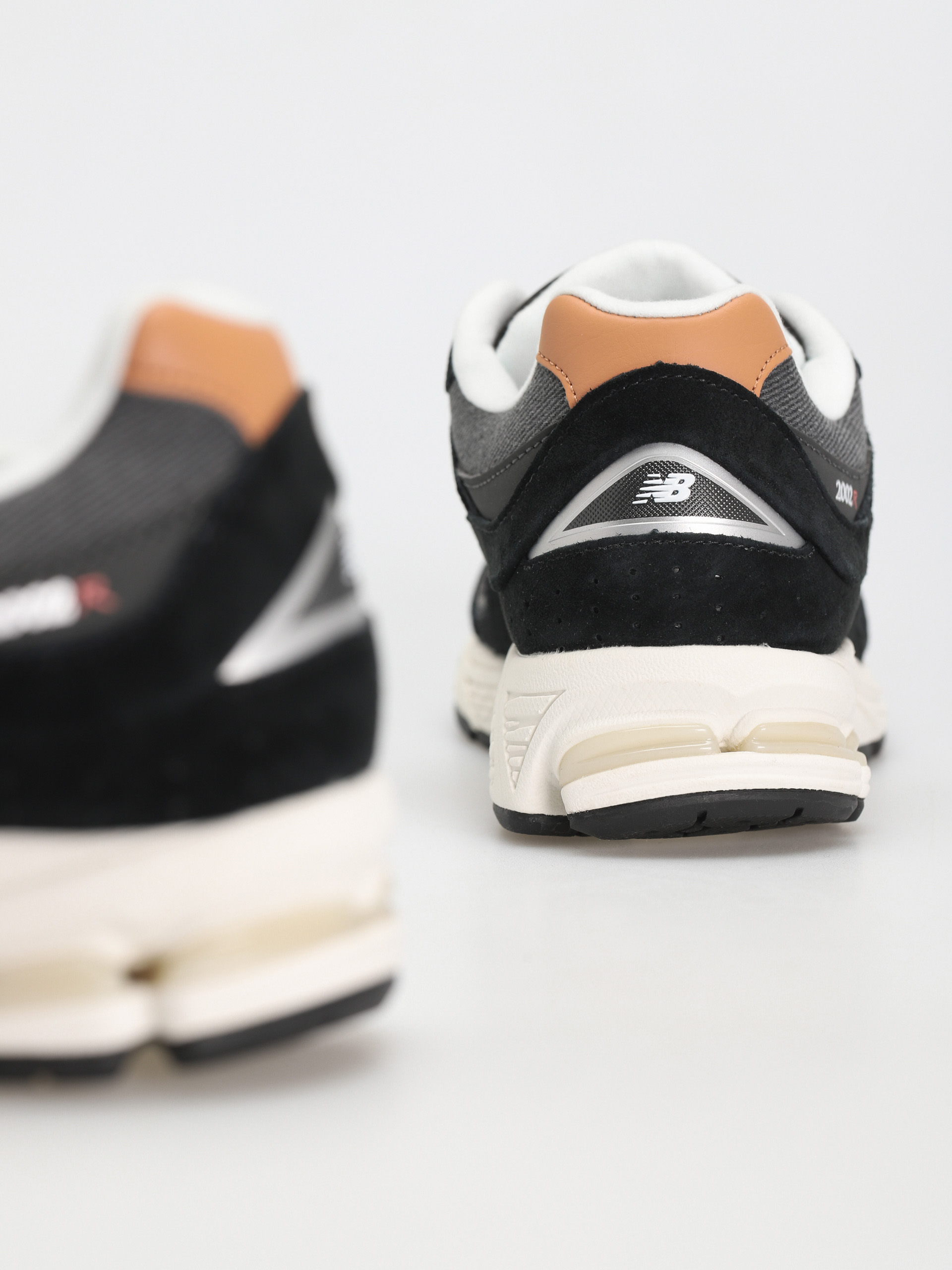Buty New Balance 2002R (black)
