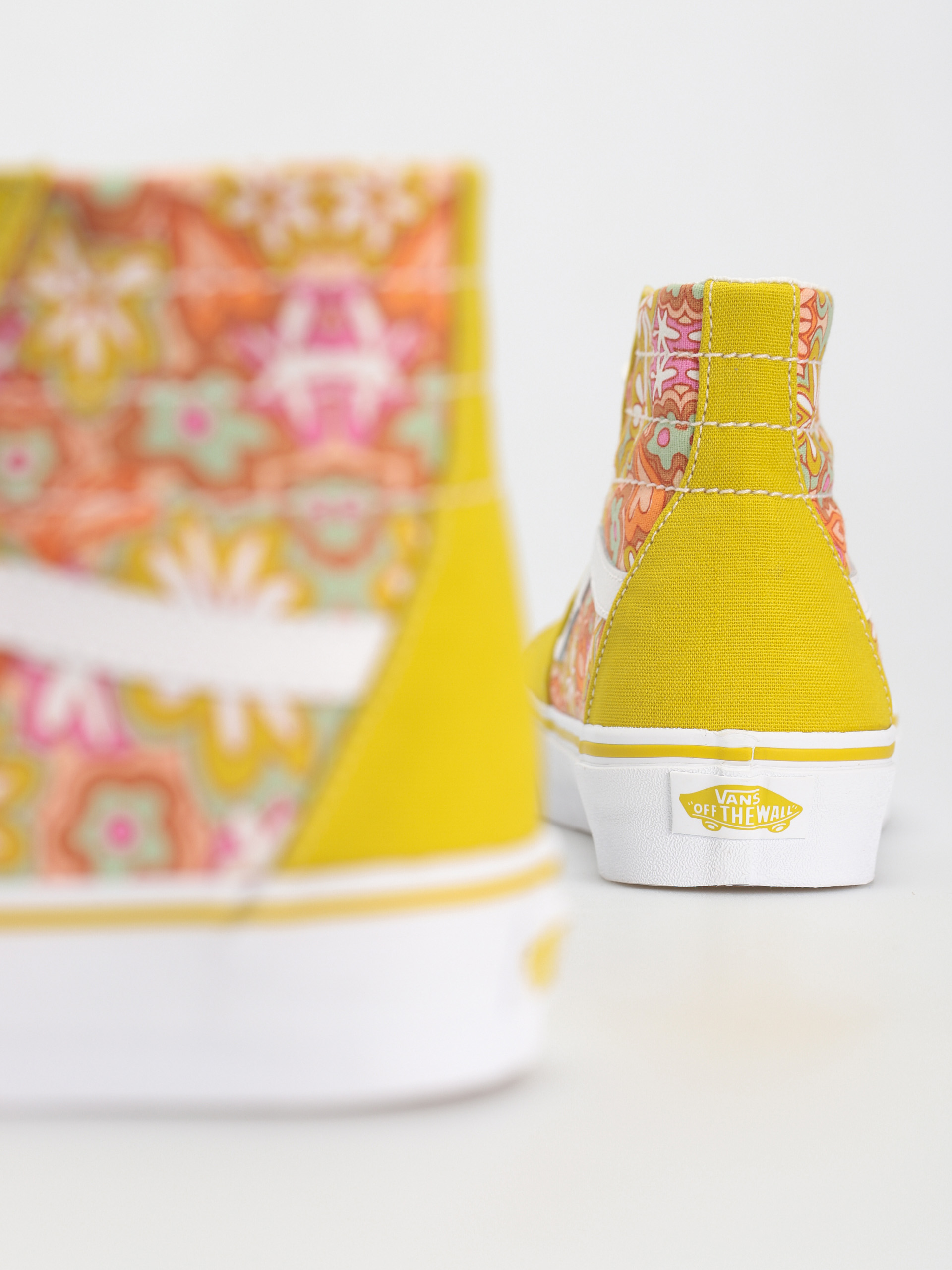 Buty Vans Sk8 Hi Tapered Wmn (psychedelic resort passion fruit)