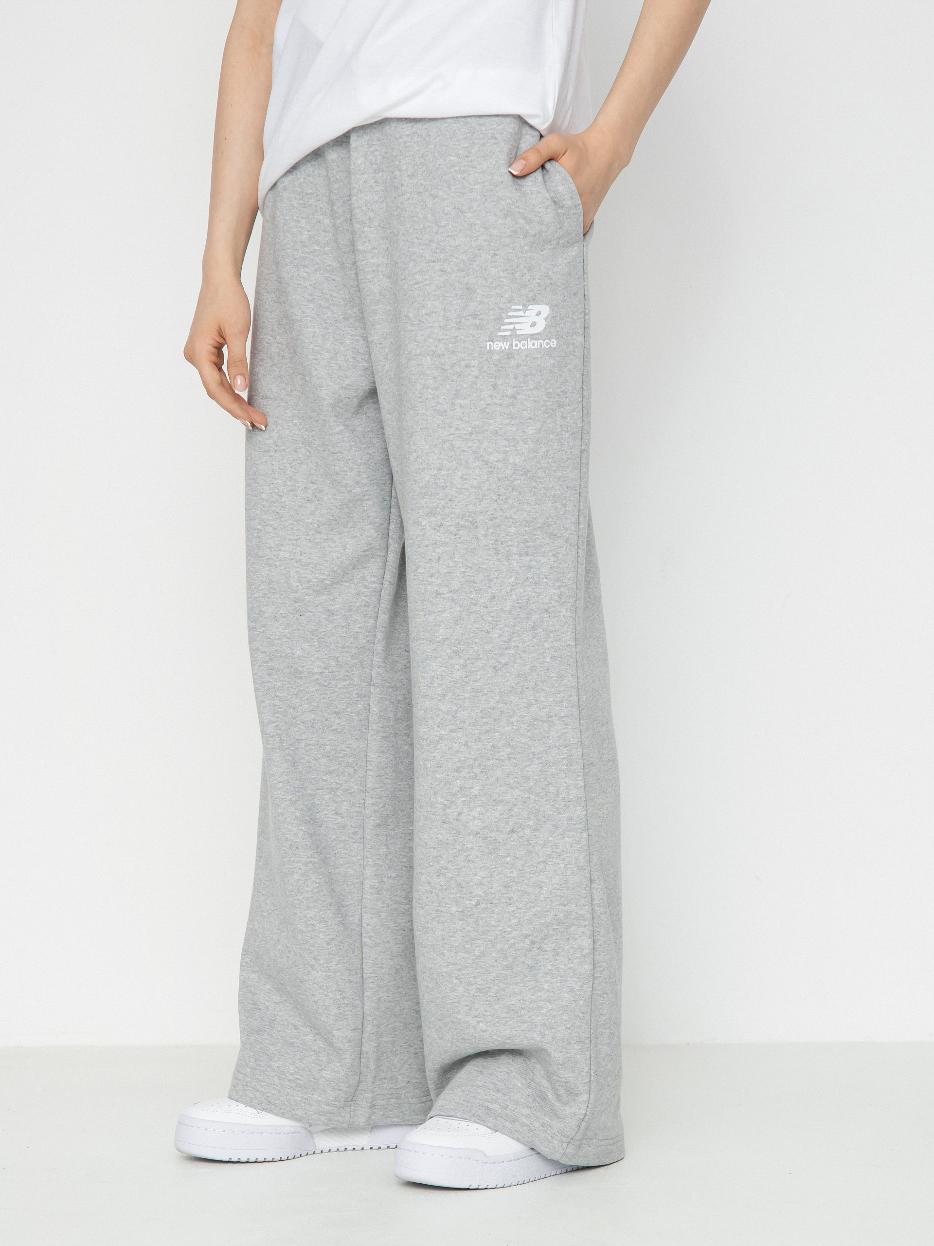 Spodnie New Balance Essentials Wide Wmn (nbnavy)