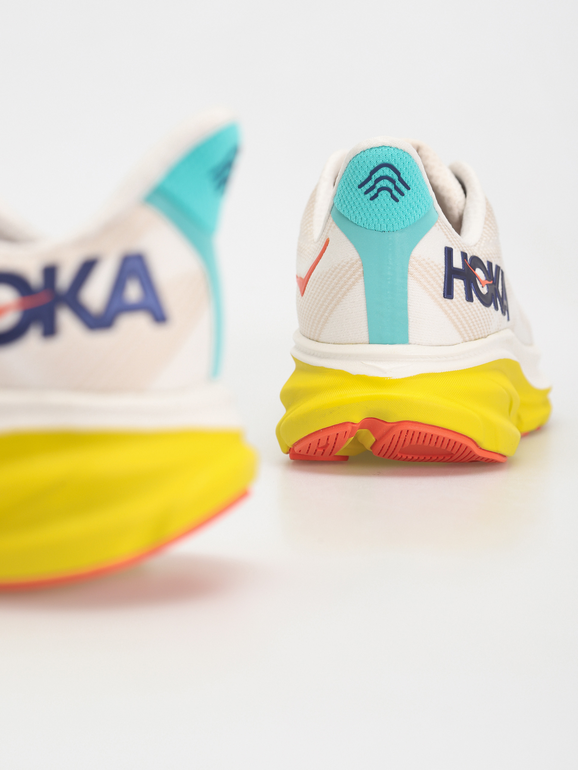 Buty Hoka Clifton 9 (eggnog/passion fruit)
