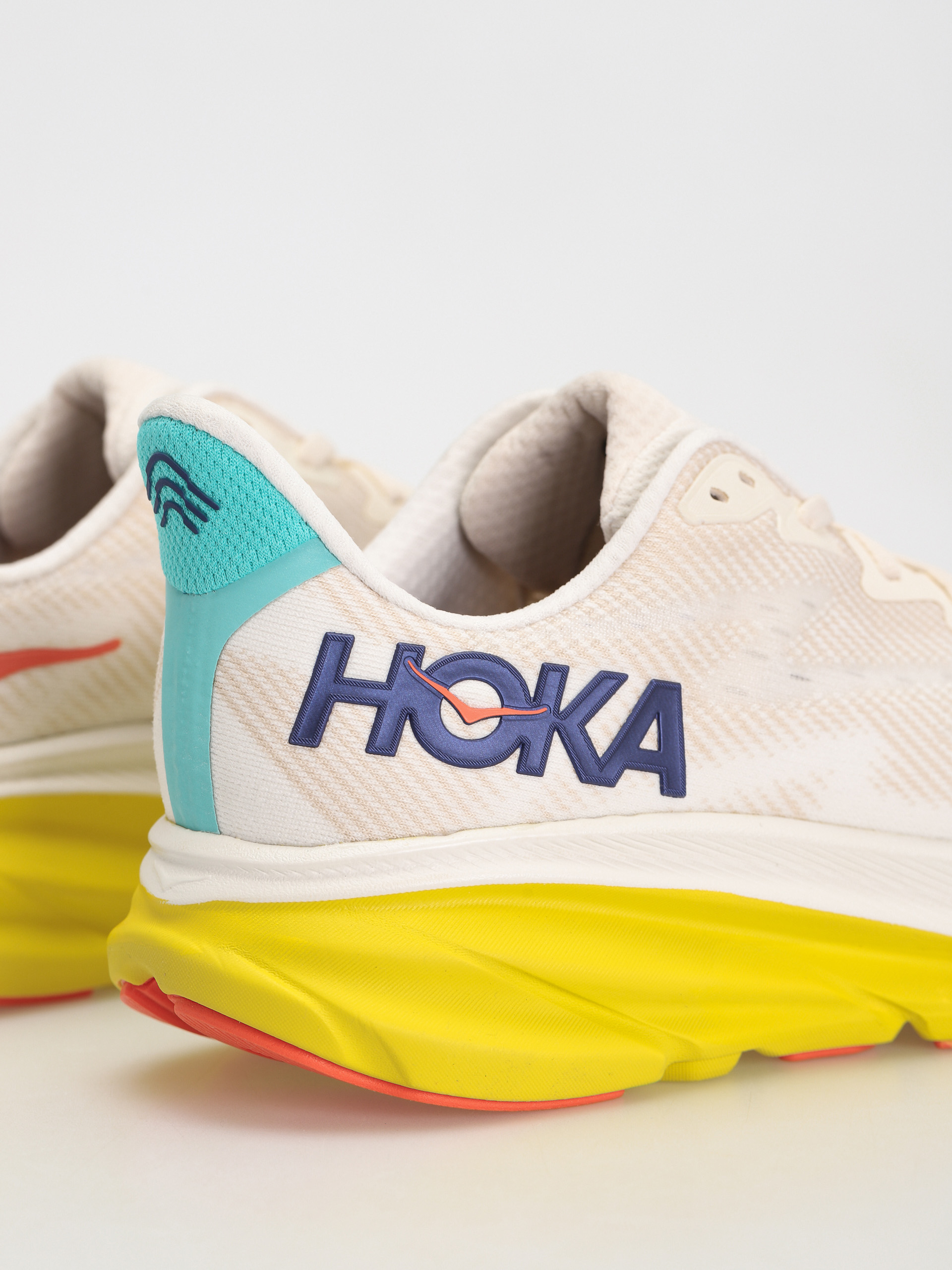 Buty Hoka Clifton 9 (eggnog/passion fruit)
