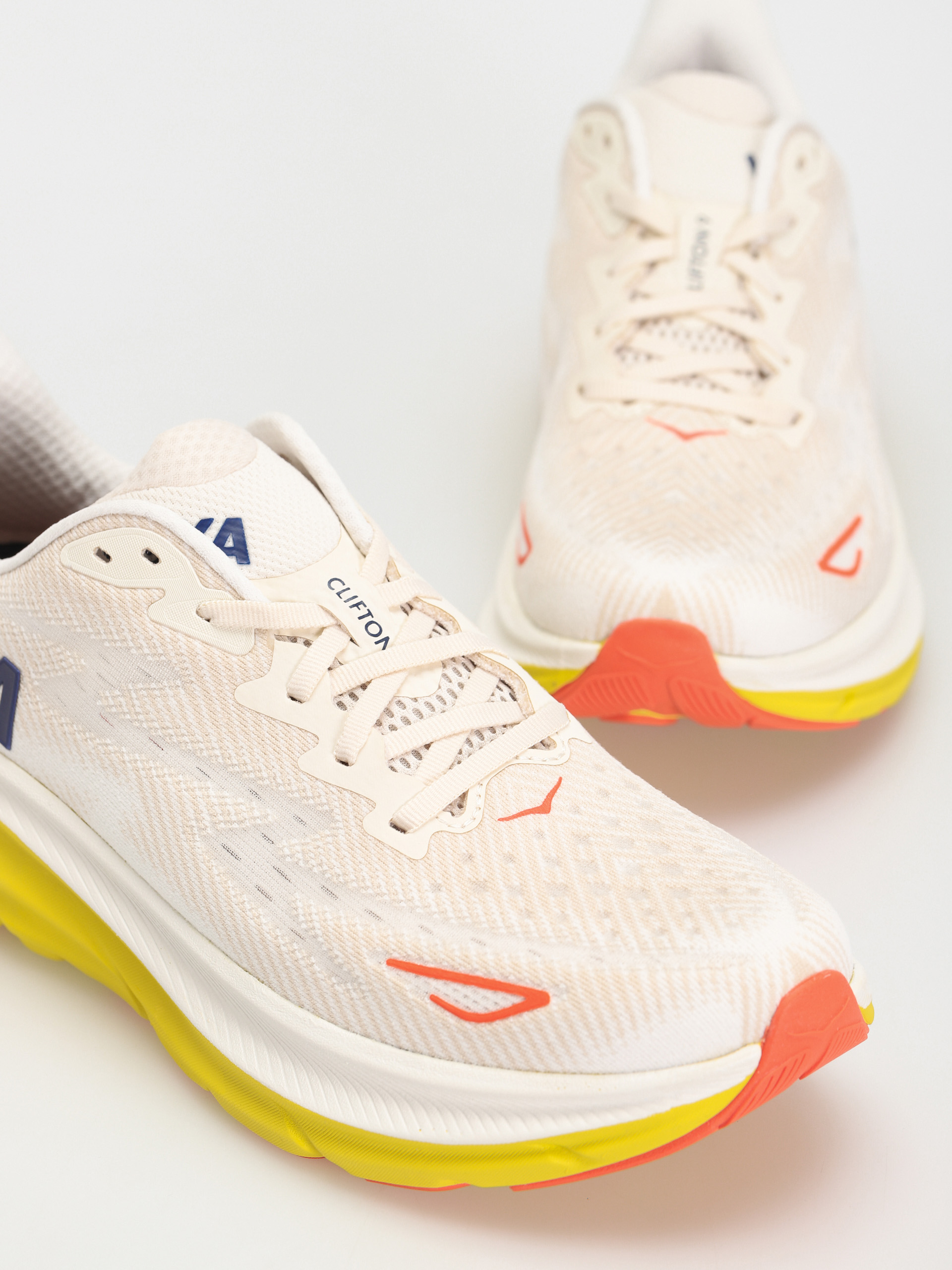 Buty Hoka Clifton 9 (eggnog/passion fruit)