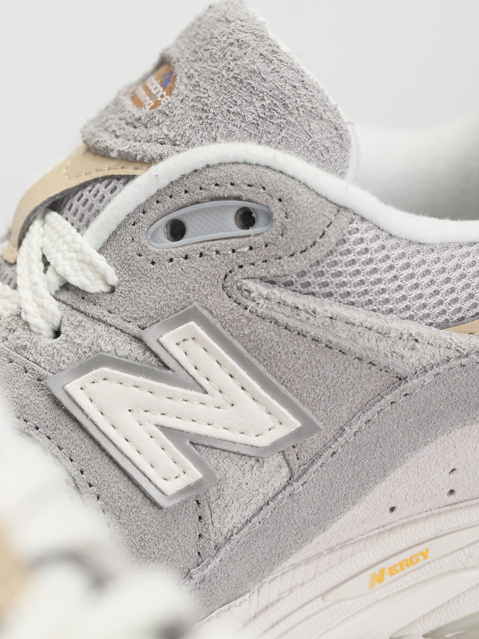 Buty New Balance 2002R (concrete)