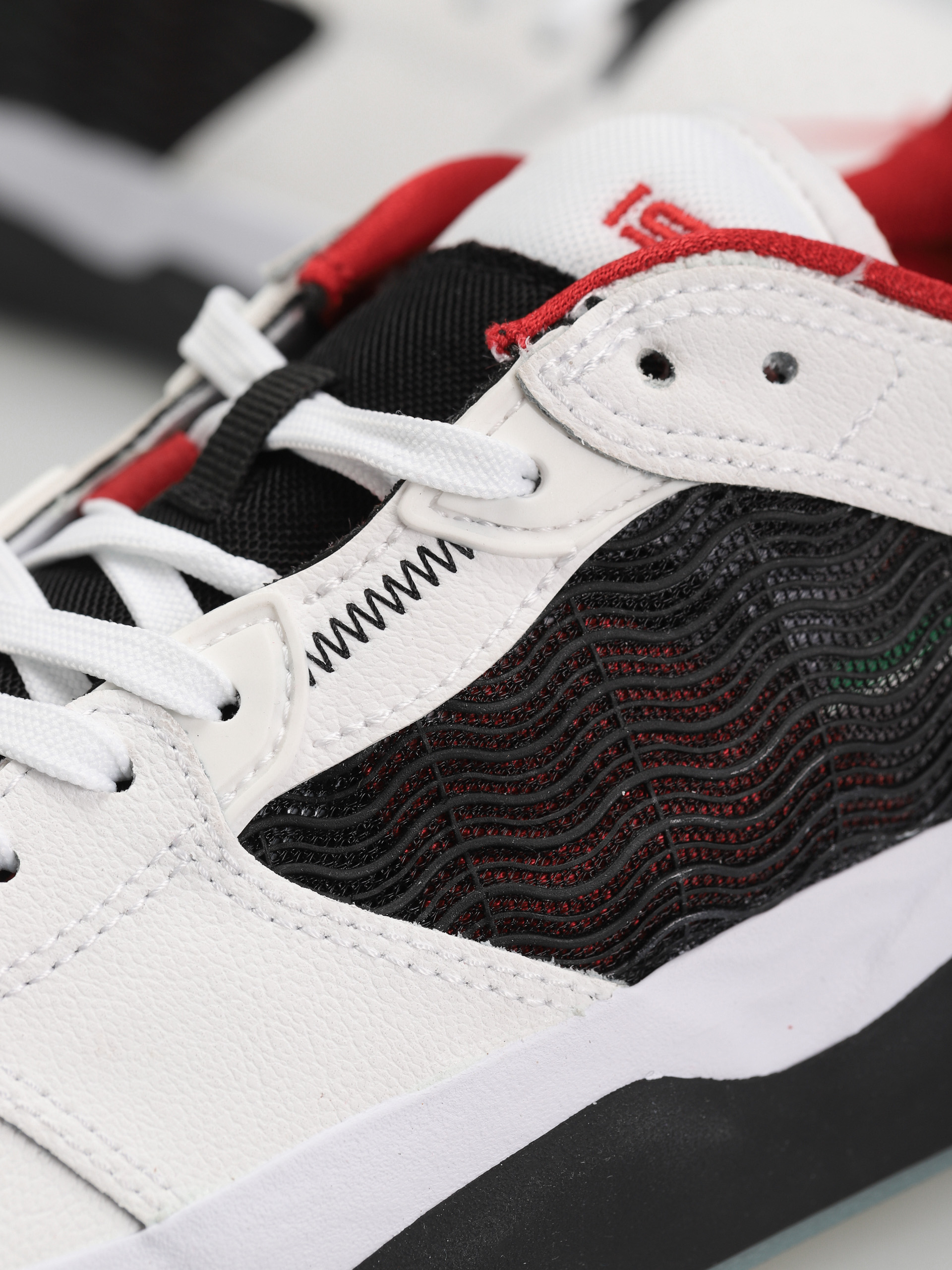 Buty Nike SB Ishod Wair Premium (white/black university red black)