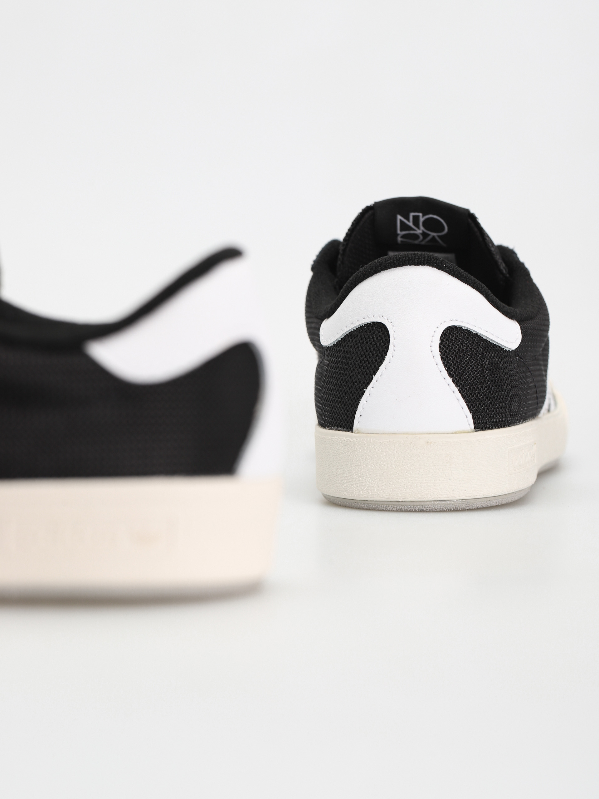 Buty adidas Nora (cblack/ftwwht/gretwo)