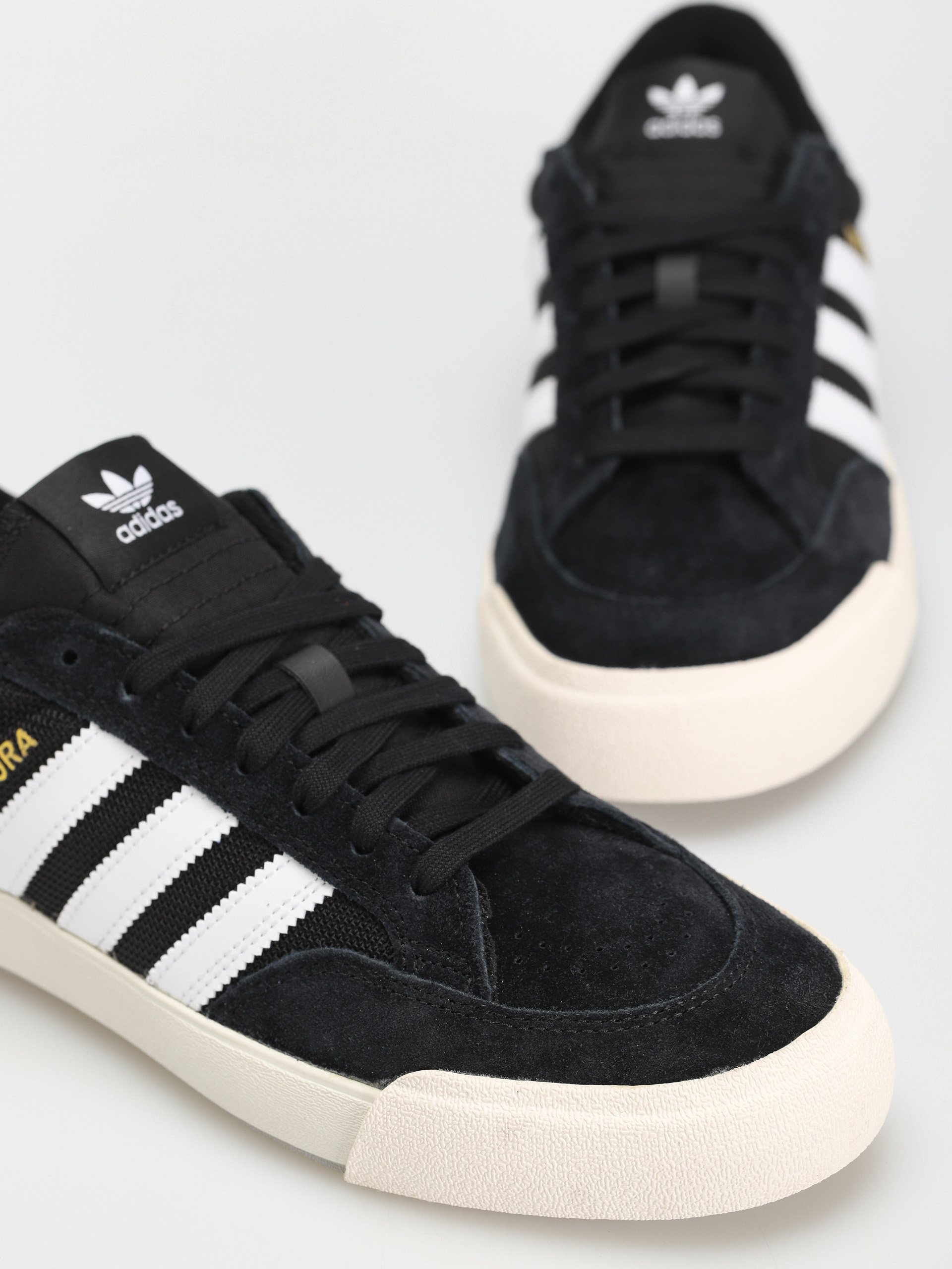 Buty adidas Nora (cblack/ftwwht/gretwo)