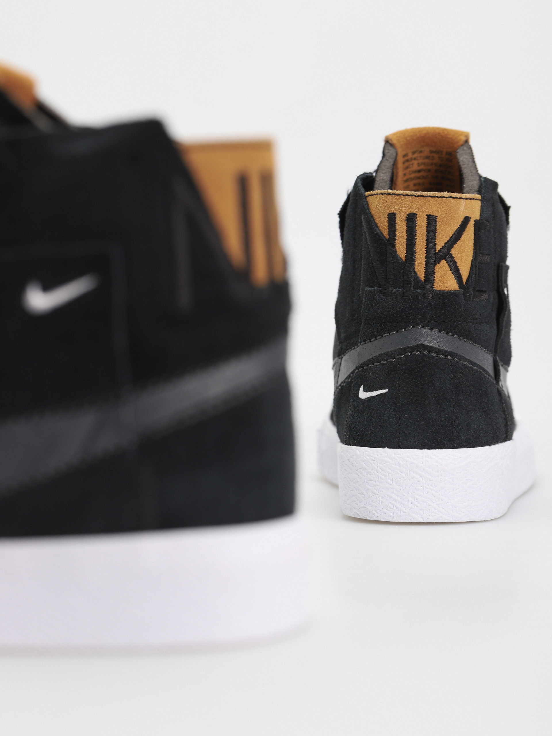 Buty Nike SB Zoom Blazer Mid Prm (black/anthracite black white)