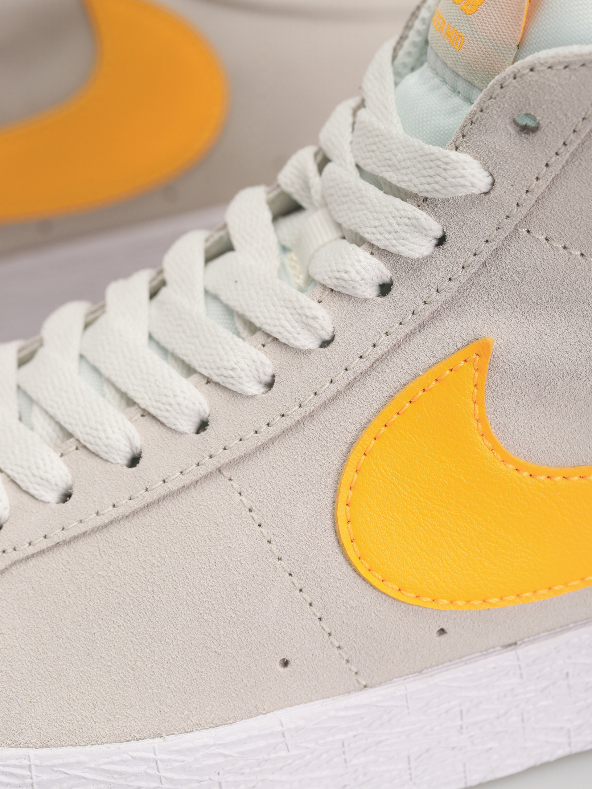Buty Nike SB Zoom Blazer Mid (summit white/laser orange summit white)