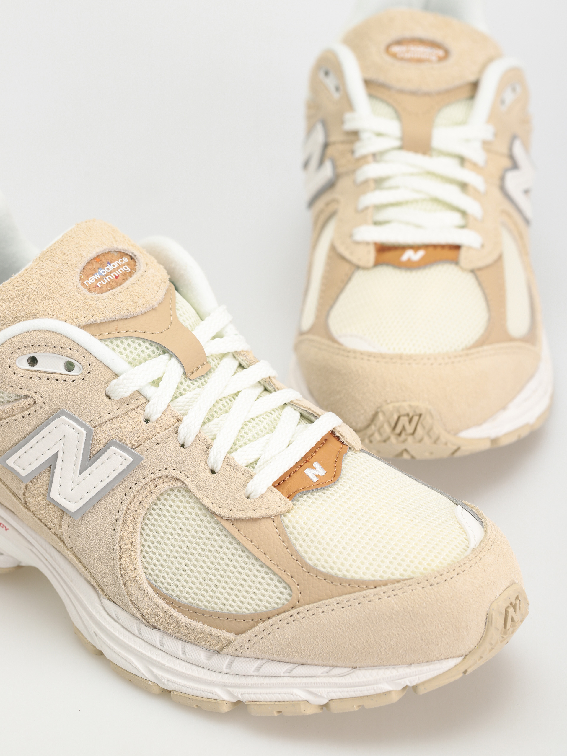 Buty New Balance 2002R (sandstone)