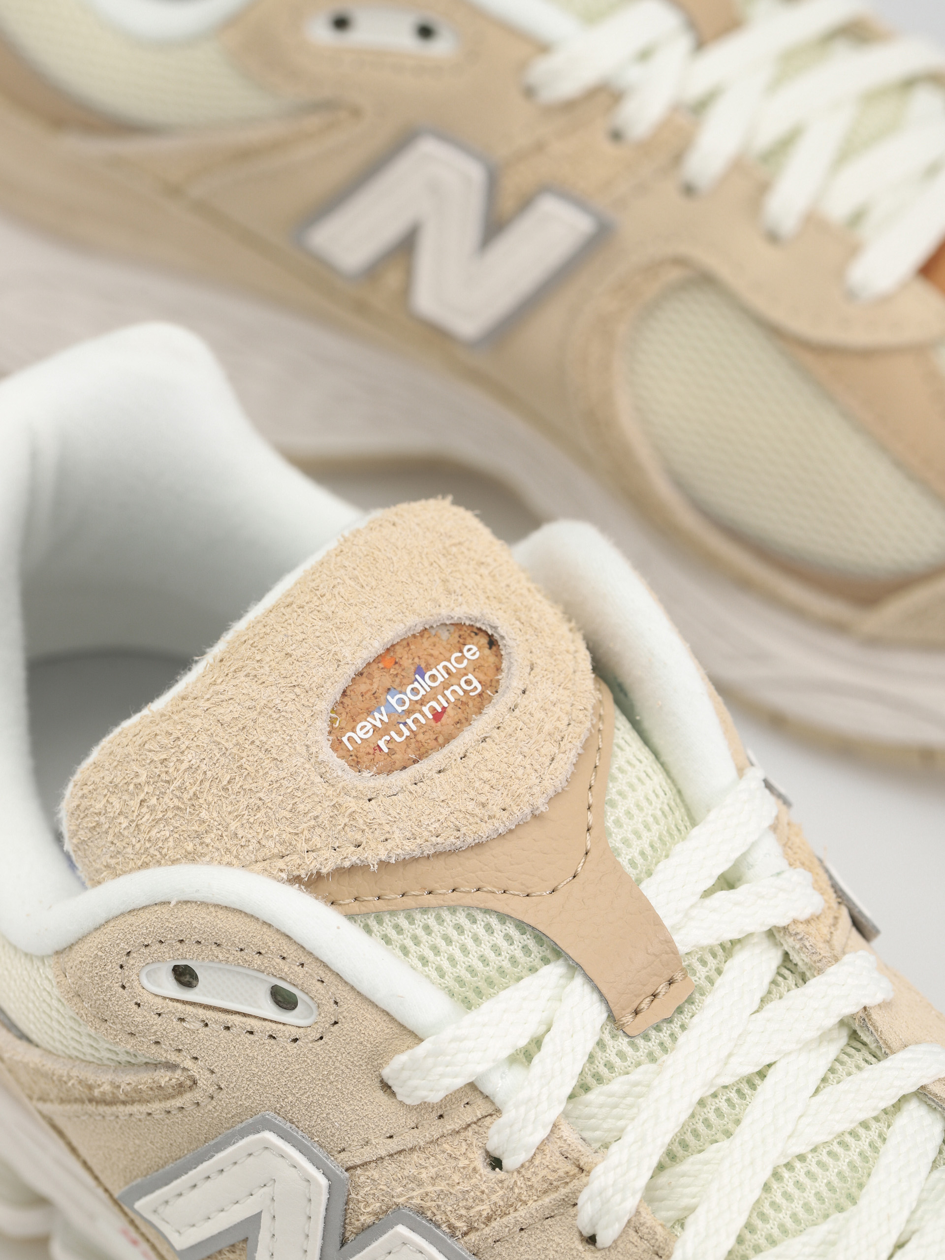 Buty New Balance 2002R (sandstone)