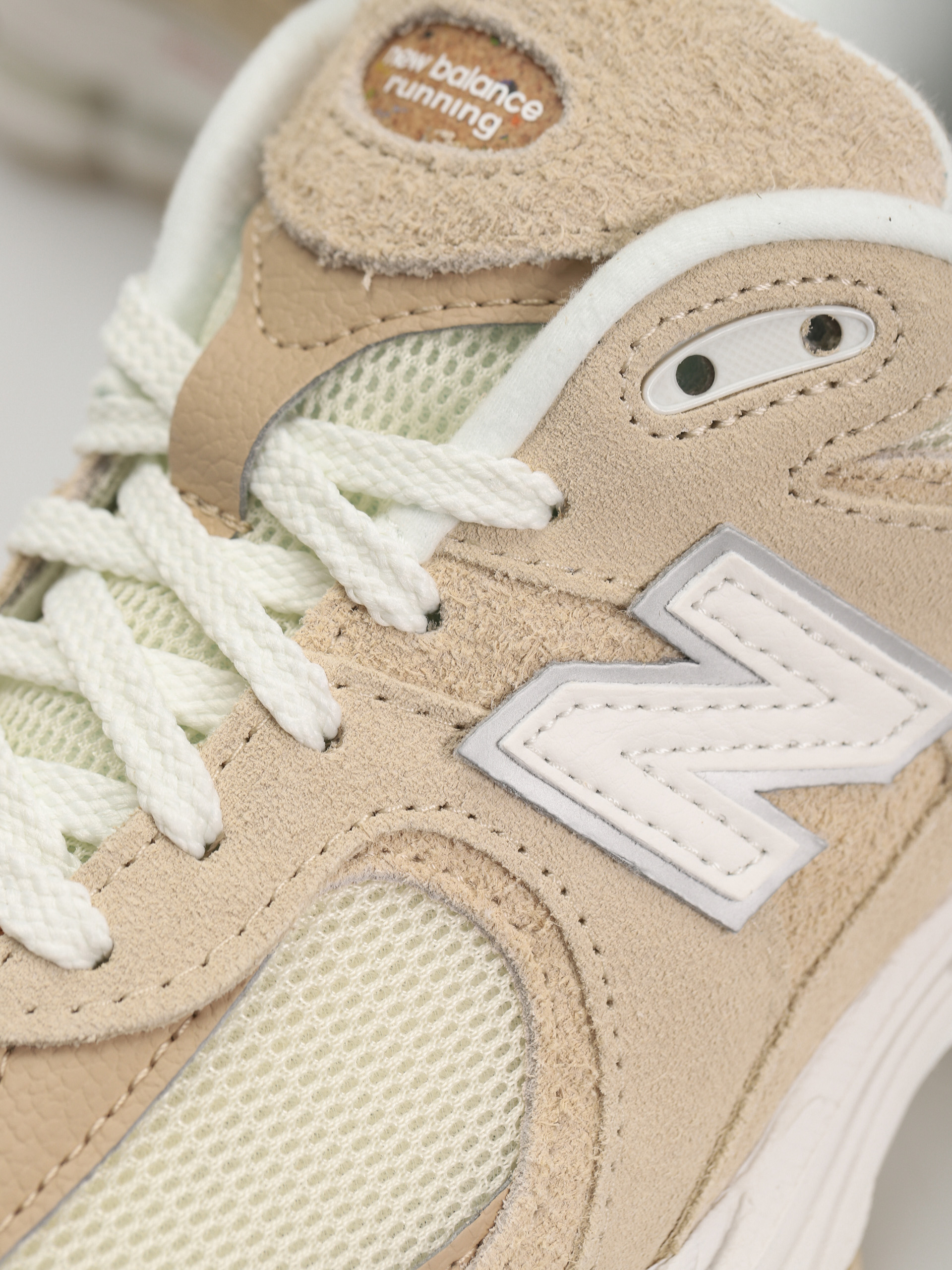 Buty New Balance 2002R (sandstone)