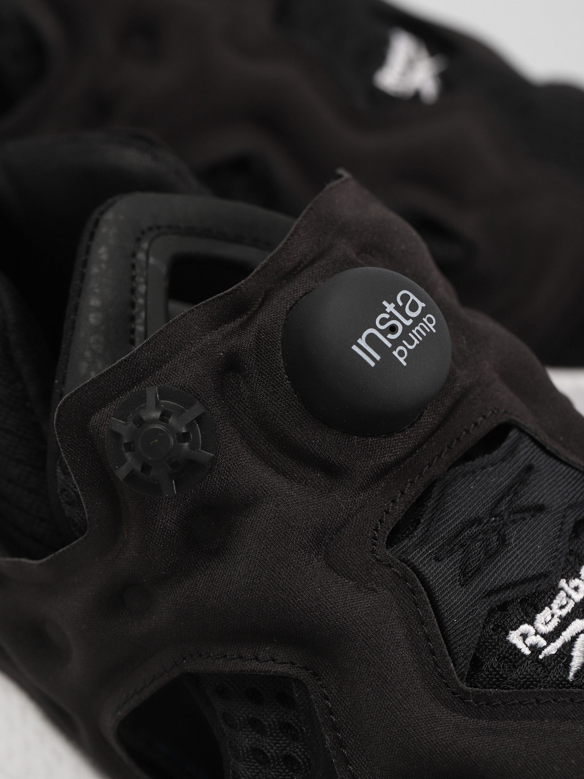 Buty Reebok Instapump Fury 95 (cblack/ftwwht/cblack)