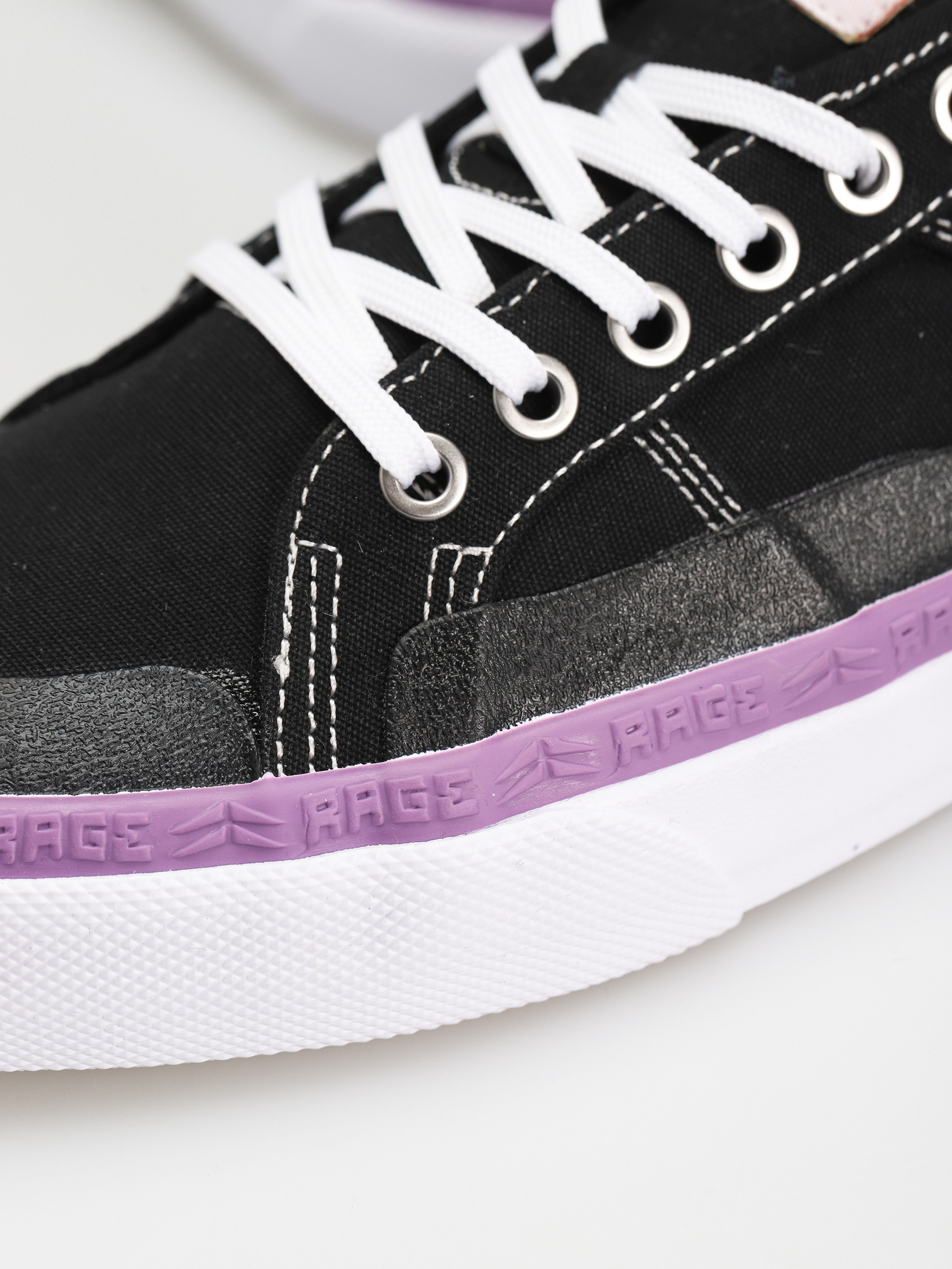 Buty Globe Surplus (black/white/rage)