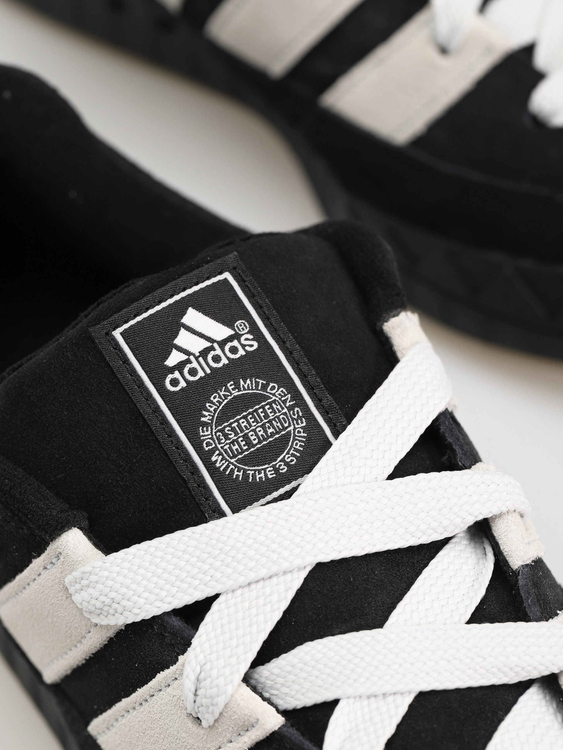 Buty adidas Originals Adimatic (cblack/crtwht/gum3)
